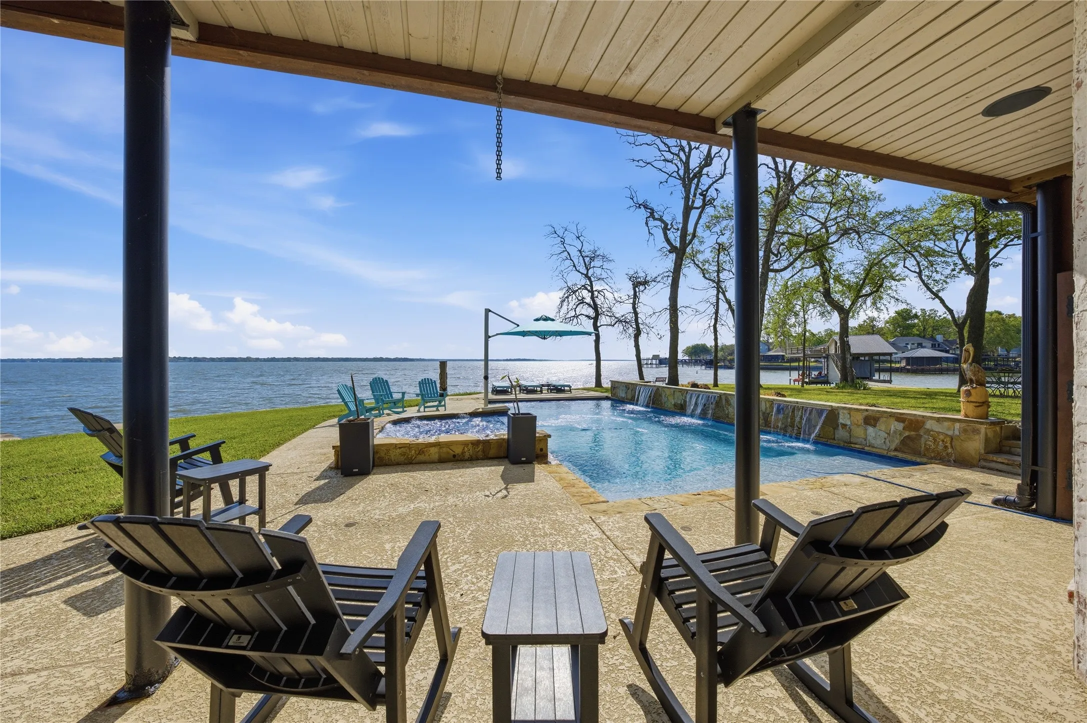Single Family Residence For Sale in Henderson County , 1617 Maple Drive, Tool, Texas 75143, 4 Bedroom, 4 Bathroom, 3 Garage spaces, 4,370 Sqft, built in 2004, Preowned, mls#21201795, Real Estate Agent in Tool, Homes For Sale in Henderson county, Homes For Sale in Tool, Realtor in Tool Texas, Real Estate Brokerage Independent Realty Texas, Luminita Cordes Realtor