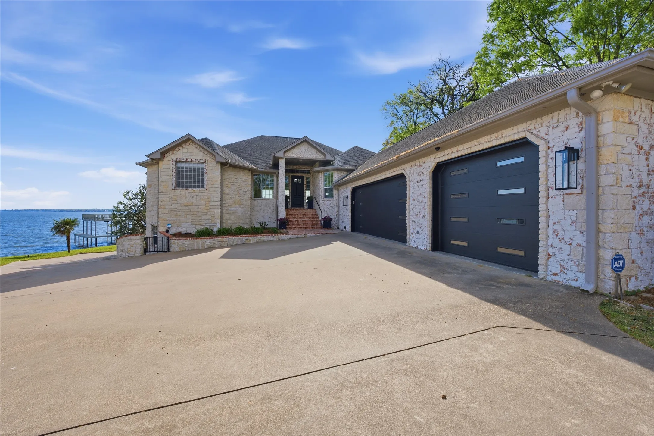Single Family Residence For Sale in Henderson County , 1617 Maple Drive, Tool, Texas 75143, 4 Bedroom, 4 Bathroom, 3 Garage spaces, 4,370 Sqft, built in 2004, Preowned, mls#21201795, Real Estate Agent in Tool, Homes For Sale in Henderson county, Homes For Sale in Tool, Realtor in Tool Texas, Real Estate Brokerage Independent Realty Texas, Luminita Cordes Realtor