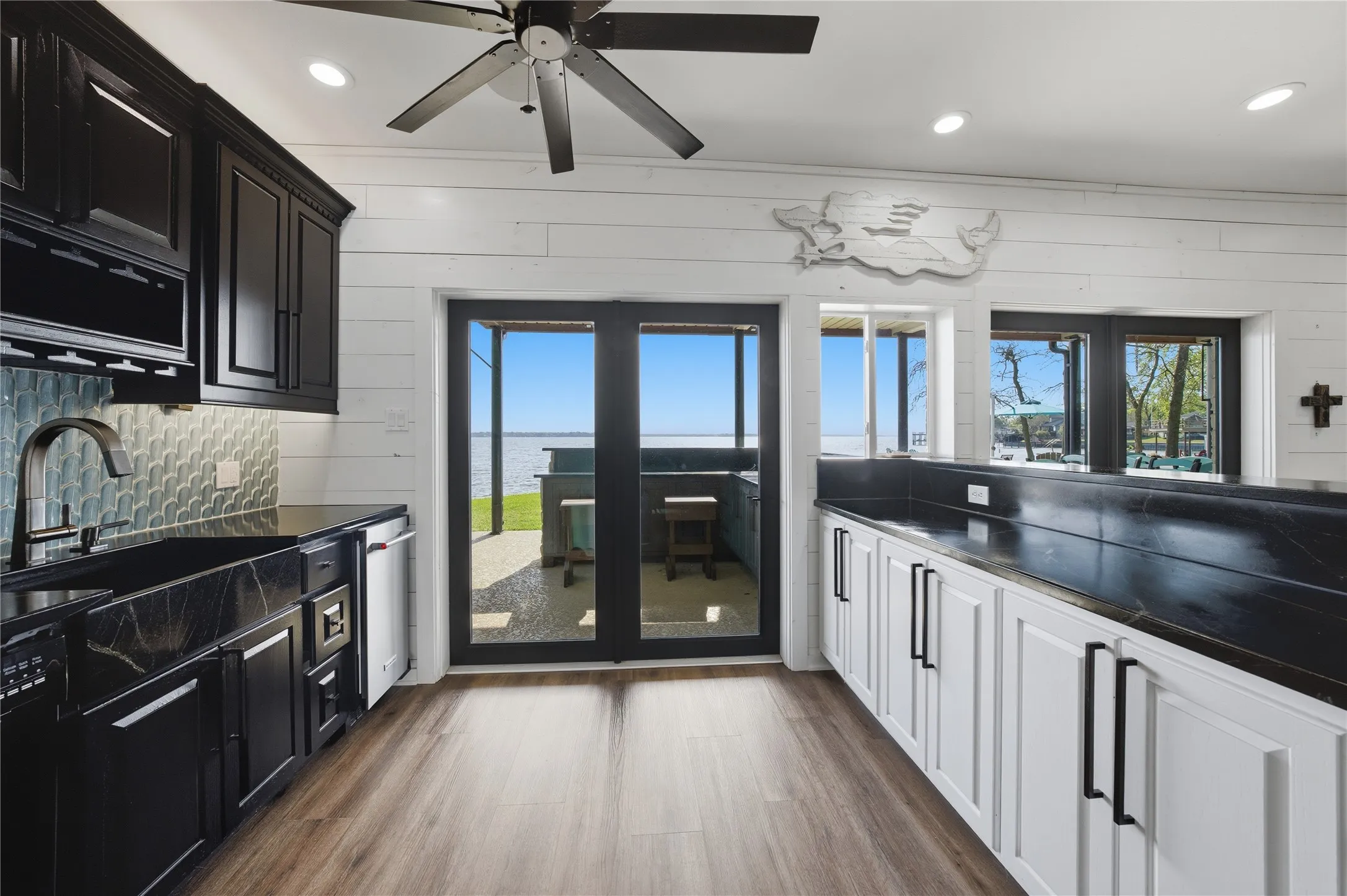 Single Family Residence For Sale in Henderson County , 1617 Maple Drive, Tool, Texas 75143, 4 Bedroom, 4 Bathroom, 3 Garage spaces, 4,370 Sqft, built in 2004, Preowned, mls#21201795, Real Estate Agent in Tool, Homes For Sale in Henderson county, Homes For Sale in Tool, Realtor in Tool Texas, Real Estate Brokerage Independent Realty Texas, Luminita Cordes Realtor