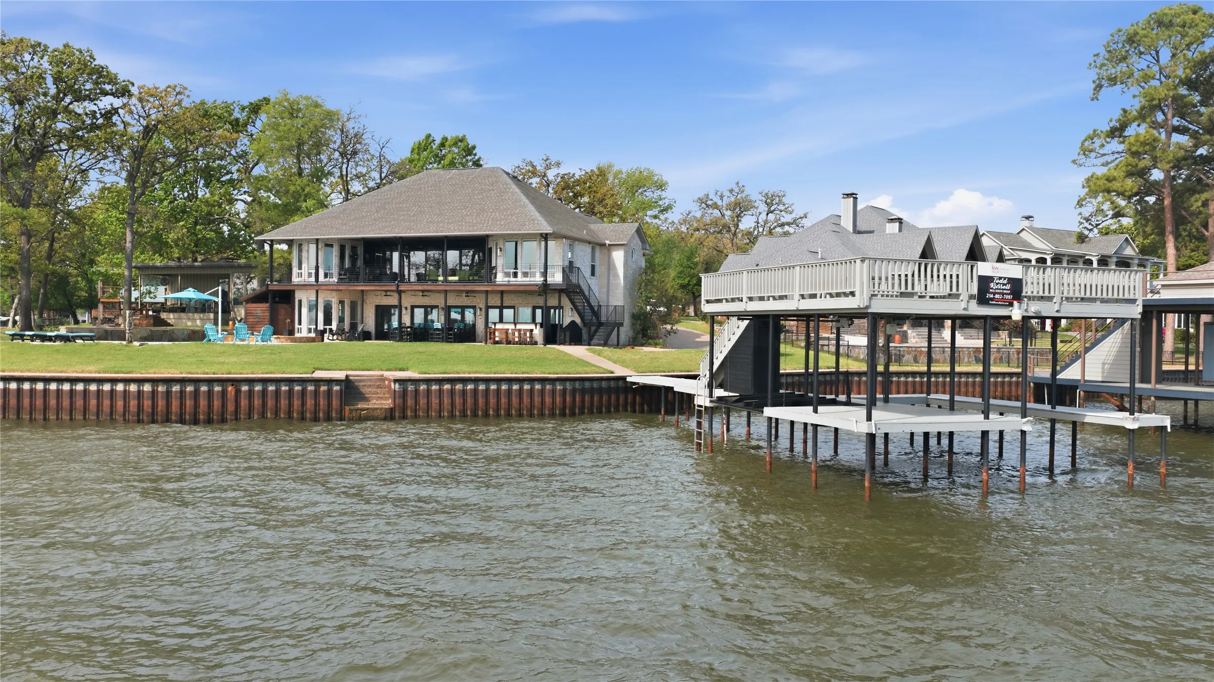 Single Family Residence For Sale in Henderson County , 1617 Maple Drive, Tool, Texas 75143, 4 Bedroom, 4 Bathroom, 3 Garage spaces, 4,370 Sqft, built in 2004, Preowned, mls#21201795, Real Estate Agent in Tool, Homes For Sale in Henderson county, Homes For Sale in Tool, Realtor in Tool Texas, Real Estate Brokerage Independent Realty Texas, Luminita Cordes Realtor