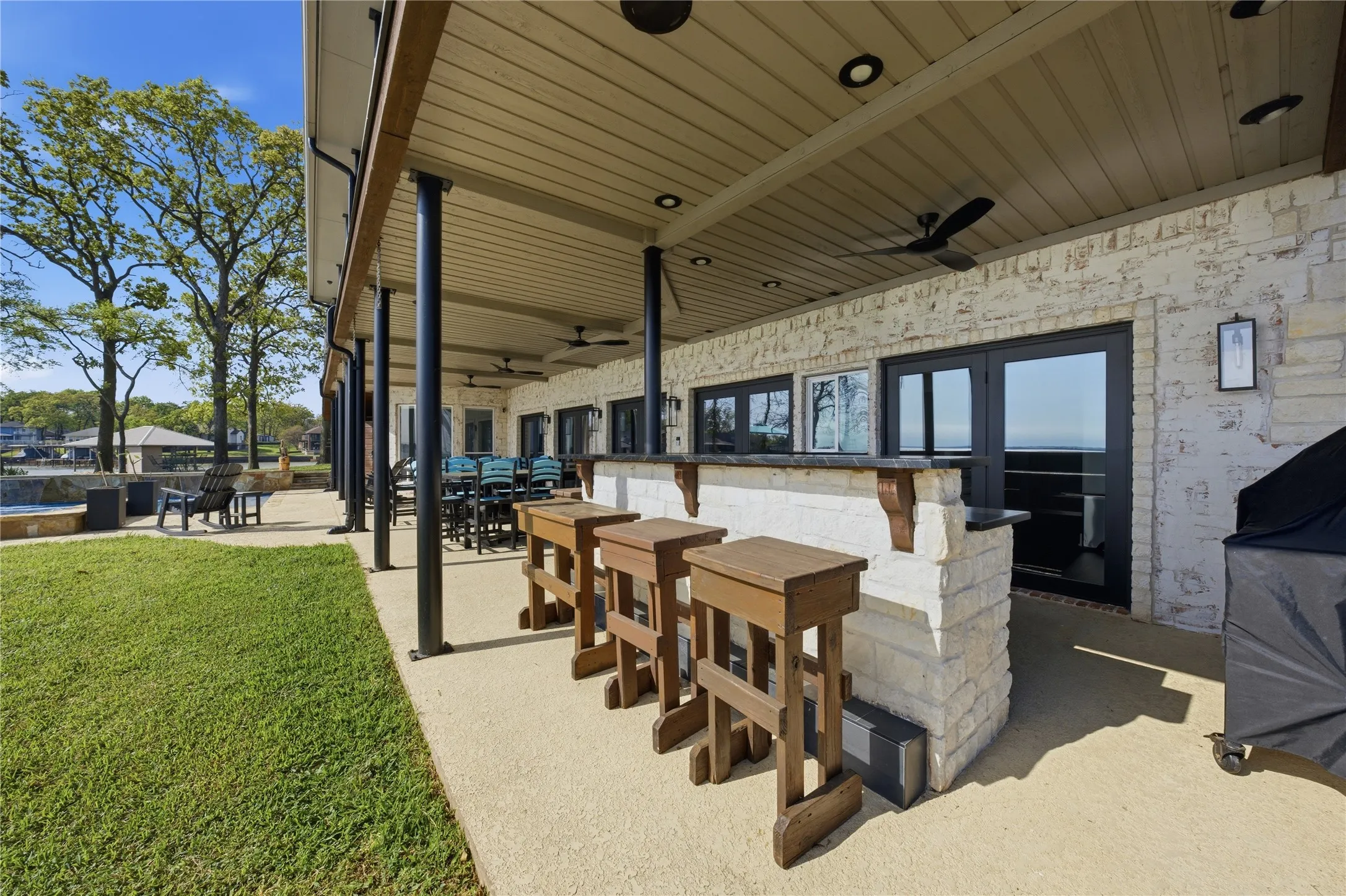 Single Family Residence For Sale in Henderson County , 1617 Maple Drive, Tool, Texas 75143, 4 Bedroom, 4 Bathroom, 3 Garage spaces, 4,370 Sqft, built in 2004, Preowned, mls#21201795, Real Estate Agent in Tool, Homes For Sale in Henderson county, Homes For Sale in Tool, Realtor in Tool Texas, Real Estate Brokerage Independent Realty Texas, Luminita Cordes Realtor
