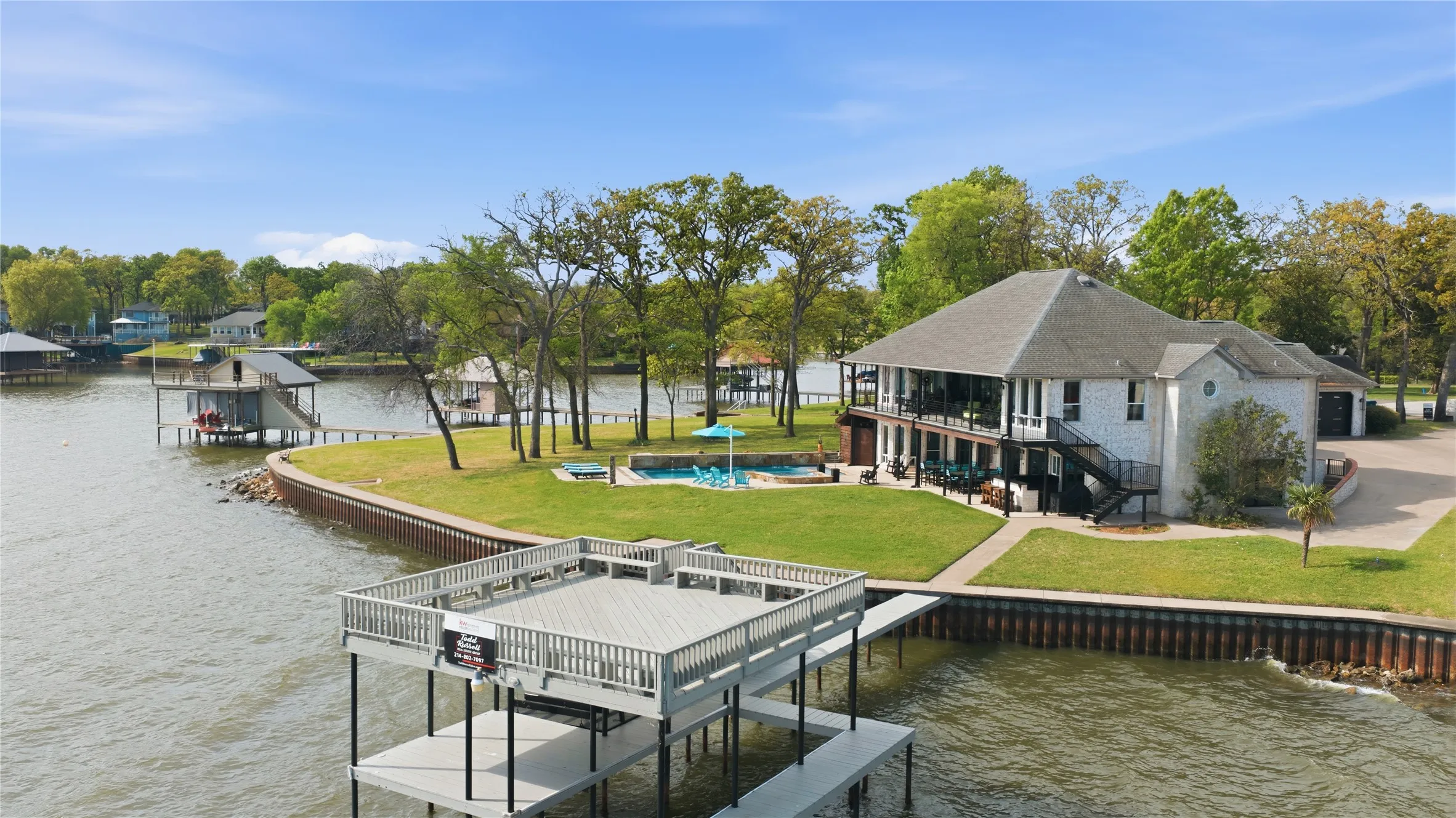 Single Family Residence For Sale in Henderson County , 1617 Maple Drive, Tool, Texas 75143, 4 Bedroom, 4 Bathroom, 3 Garage spaces, 4,370 Sqft, built in 2004, Preowned, mls#21201795, Real Estate Agent in Tool, Homes For Sale in Henderson county, Homes For Sale in Tool, Realtor in Tool Texas, Real Estate Brokerage Independent Realty Texas, Luminita Cordes Realtor