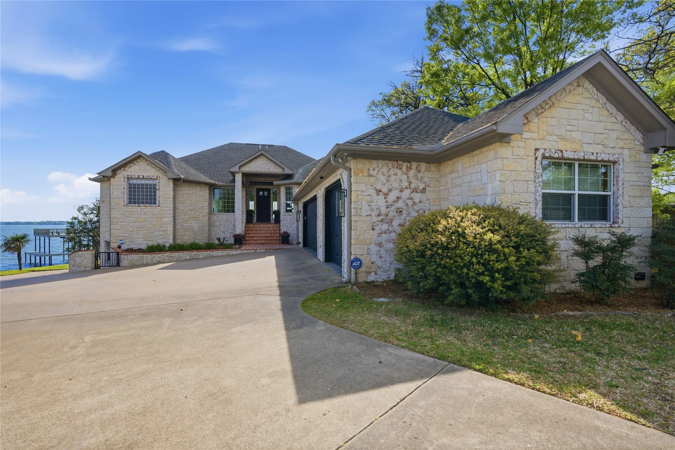 Single Family Residence For Sale in Henderson County , 1617 Maple Drive, Tool, Texas 75143, 4 Bedroom, 4 Bathroom, 3 Garage spaces, 4,370 Sqft, built in 2004, Preowned, mls#21201795, Real Estate Agent in Tool, Homes For Sale in Henderson county, Homes For Sale in Tool, Realtor in Tool Texas, Real Estate Brokerage Independent Realty Texas, Luminita Cordes Realtor