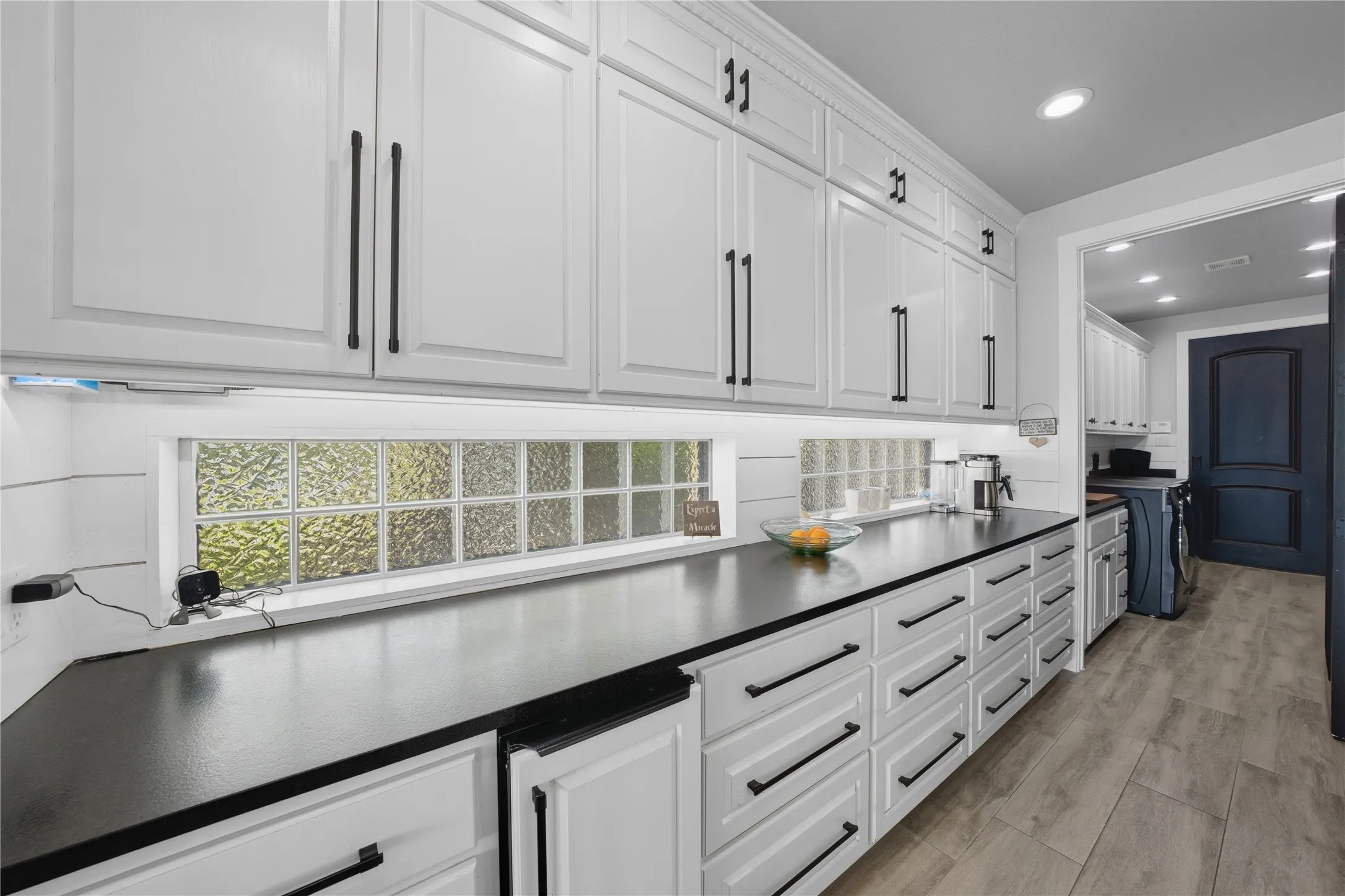 Single Family Residence For Sale in Henderson County , 1617 Maple Drive, Tool, Texas 75143, 4 Bedroom, 4 Bathroom, 3 Garage spaces, 4,370 Sqft, built in 2004, Preowned, mls#21201795, Real Estate Agent in Tool, Homes For Sale in Henderson county, Homes For Sale in Tool, Realtor in Tool Texas, Real Estate Brokerage Independent Realty Texas, Luminita Cordes Realtor