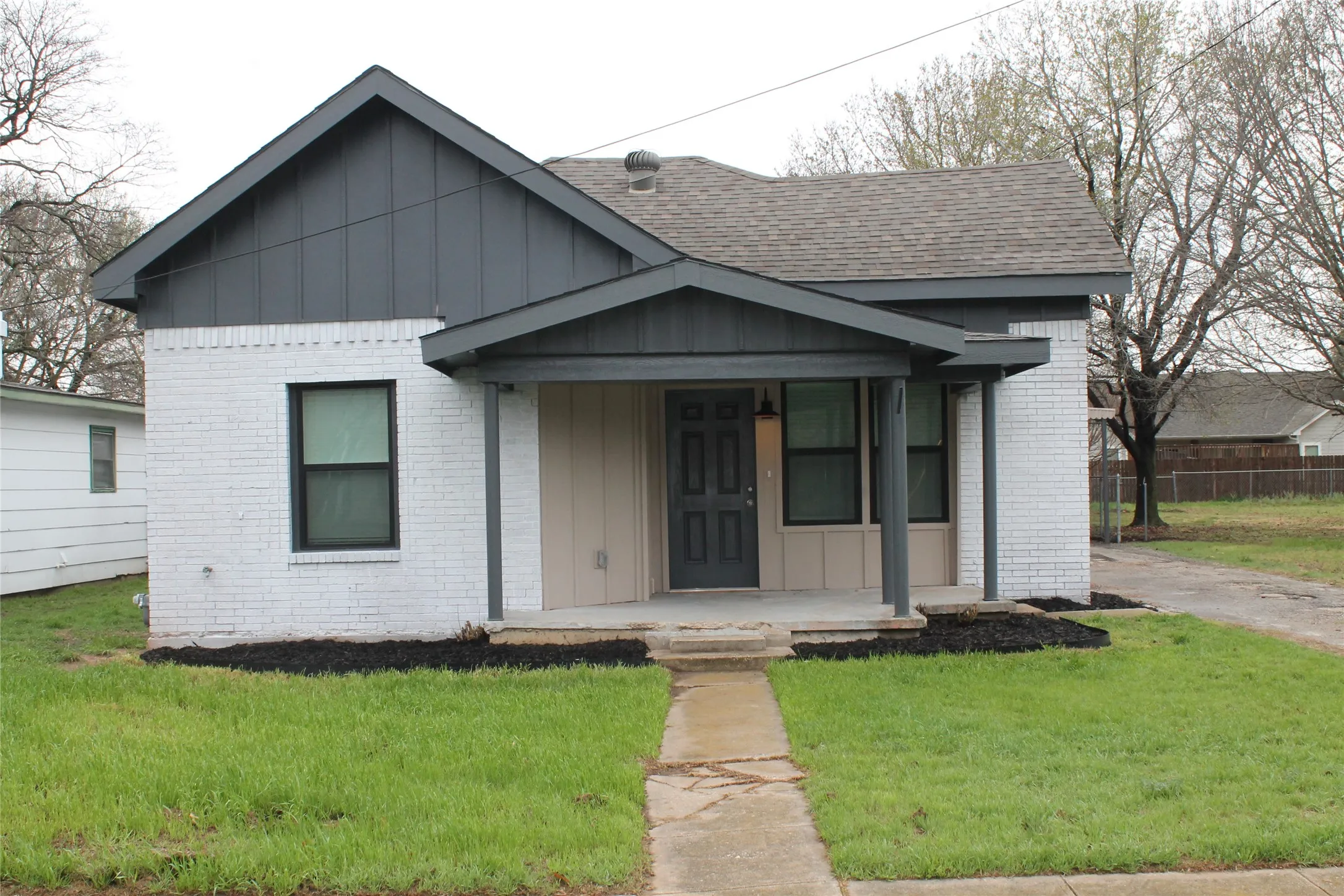 Single Family Residence For Sale in Wise County , 104 S Hubbard Street, Alvord, Texas 76225, 3 Bedroom, 2 Bathroom, Garage spaces, 1,160 Sqft, built in 0, mls#21201812, Real Estate Agent in Alvord, Homes For Sale in Wise county, Homes For Sale in Alvord, Realtor in Alvord Texas, Real Estate Brokerage Independent Realty Texas, Luminita Cordes Realtor