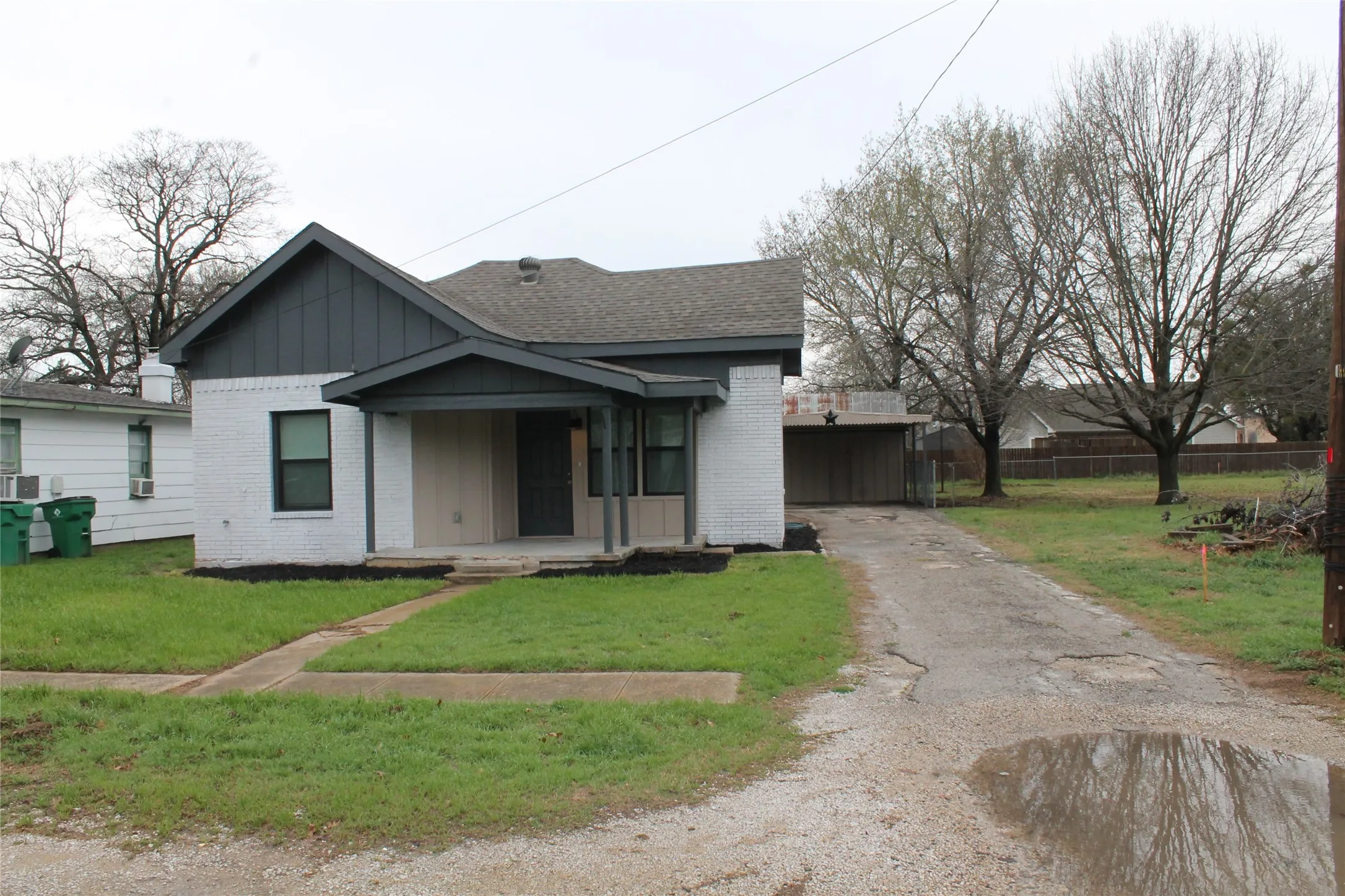 Single Family Residence For Sale in Wise County , 104 S Hubbard Street, Alvord, Texas 76225, 3 Bedroom, 2 Bathroom, Garage spaces, 1,160 Sqft, built in 0, mls#21201812, Real Estate Agent in Alvord, Homes For Sale in Wise county, Homes For Sale in Alvord, Realtor in Alvord Texas, Real Estate Brokerage Independent Realty Texas, Luminita Cordes Realtor