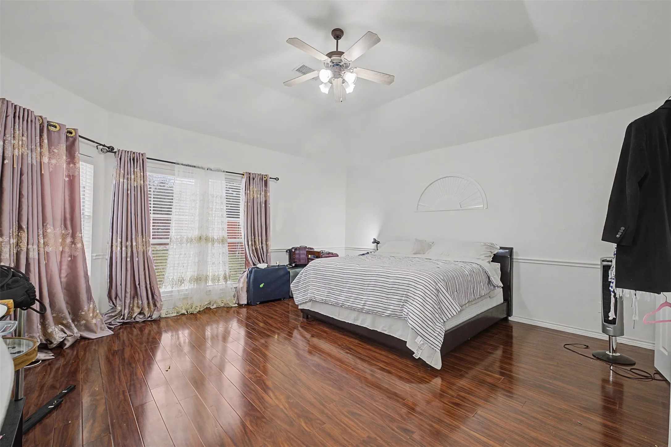 Single Family Residence For Sale in Dallas County , 4525 Warbler Lane, Garland, Texas 75043, 5 Bedroom, 4 Bathroom, 2 Garage spaces, 3,622 Sqft, built in 2008, Proposed, Price $512,000, mls#21201791, Real Estate Agent in Garland, Homes For Sale in Dallas county, Homes For Sale in Garland, Realtor in Garland Texas, Real Estate Brokerage Independent Realty Texas, Luminita Cordes Realtor