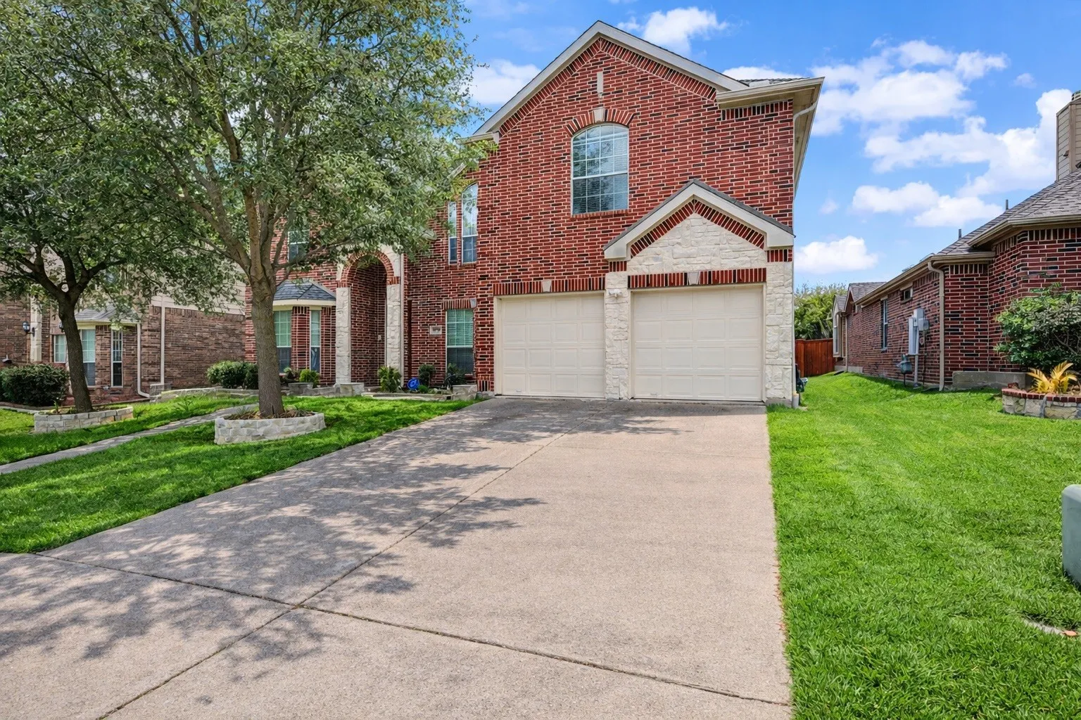 Single Family Residence For Sale in Dallas County , 4525 Warbler Lane, Garland, Texas 75043, 5 Bedroom, 4 Bathroom, 2 Garage spaces, 3,622 Sqft, built in 2008, Proposed, Price $512,000, mls#21201791, Real Estate Agent in Garland, Homes For Sale in Dallas county, Homes For Sale in Garland, Realtor in Garland Texas, Real Estate Brokerage Independent Realty Texas, Luminita Cordes Realtor