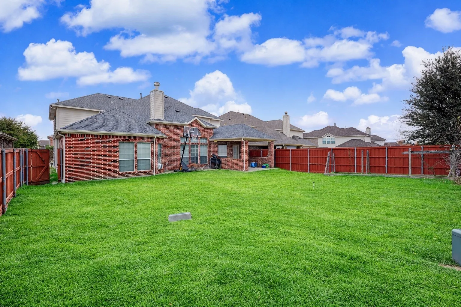 Single Family Residence For Sale in Dallas County , 4525 Warbler Lane, Garland, Texas 75043, 5 Bedroom, 4 Bathroom, 2 Garage spaces, 3,622 Sqft, built in 2008, Proposed, Price $512,000, mls#21201791, Real Estate Agent in Garland, Homes For Sale in Dallas county, Homes For Sale in Garland, Realtor in Garland Texas, Real Estate Brokerage Independent Realty Texas, Luminita Cordes Realtor