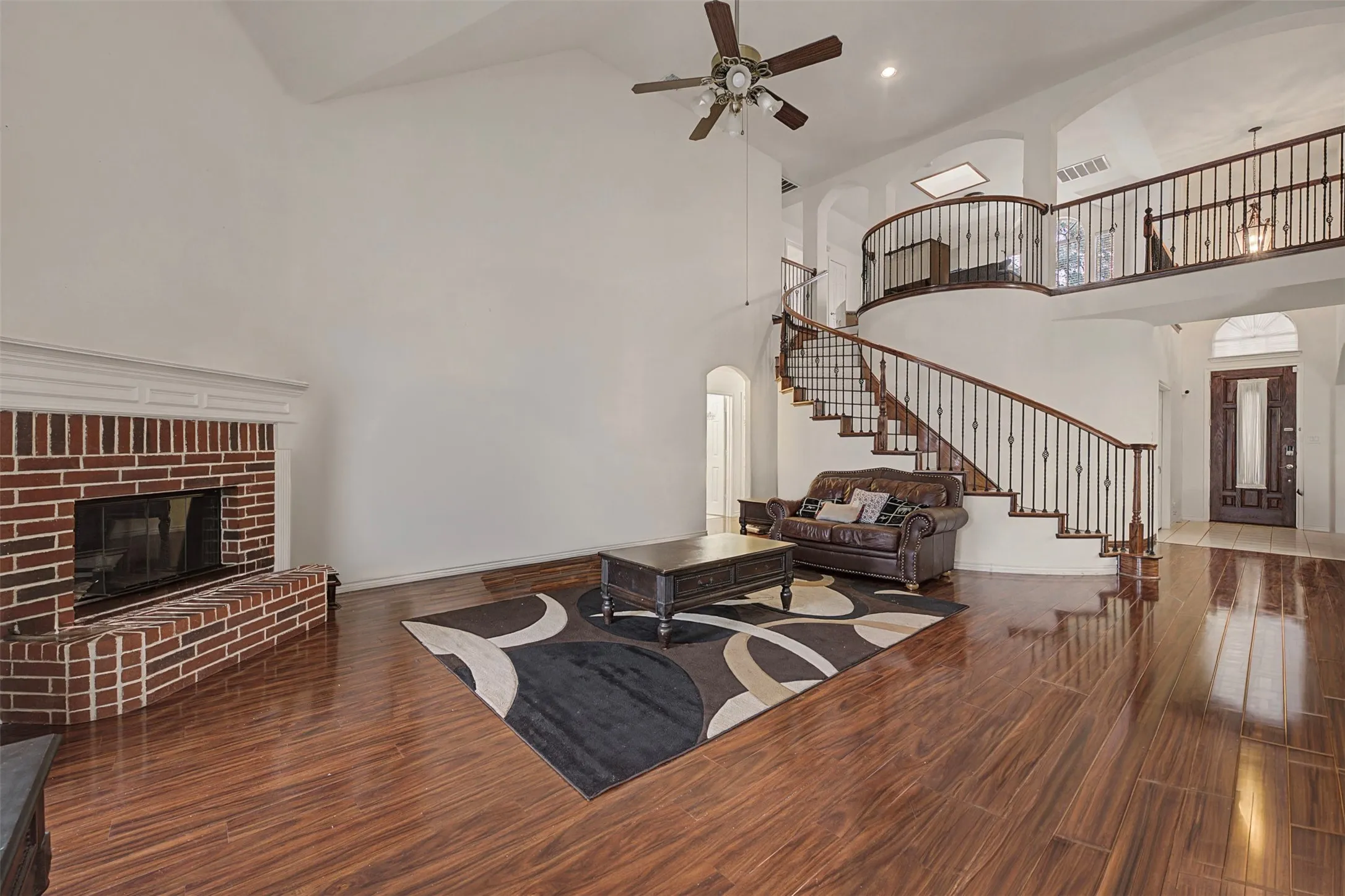 Single Family Residence For Sale in Dallas County , 4525 Warbler Lane, Garland, Texas 75043, 5 Bedroom, 4 Bathroom, 2 Garage spaces, 3,622 Sqft, built in 2008, Proposed, Price $512,000, mls#21201791, Real Estate Agent in Garland, Homes For Sale in Dallas county, Homes For Sale in Garland, Realtor in Garland Texas, Real Estate Brokerage Independent Realty Texas, Luminita Cordes Realtor