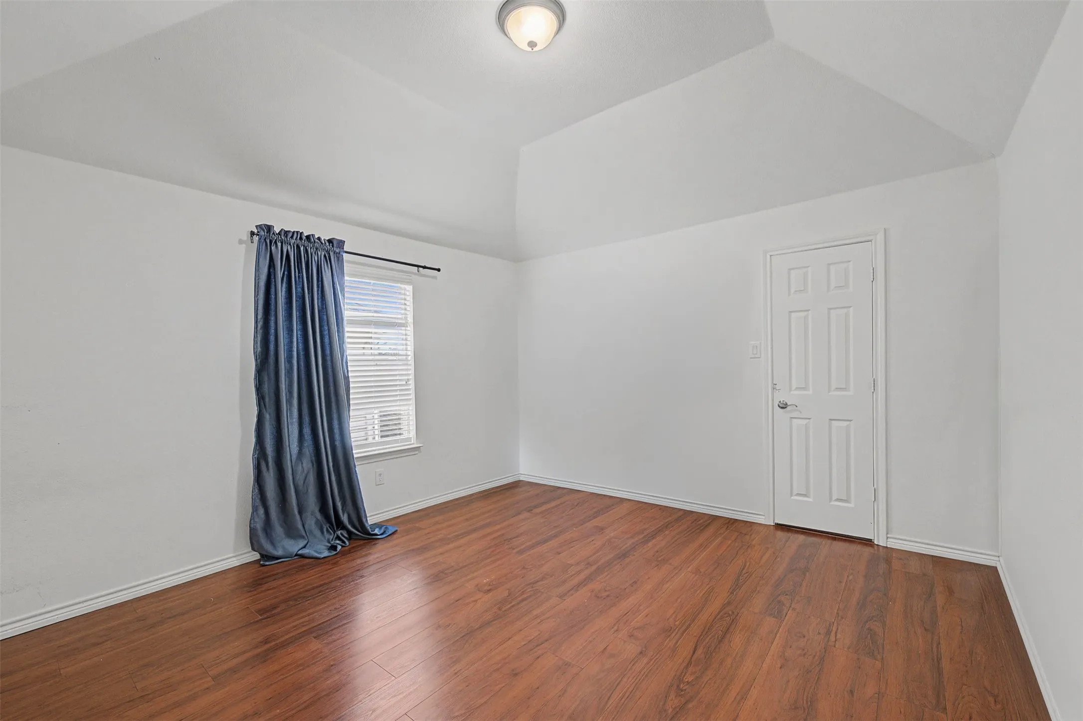 Single Family Residence For Sale in Dallas County , 4525 Warbler Lane, Garland, Texas 75043, 5 Bedroom, 4 Bathroom, 2 Garage spaces, 3,622 Sqft, built in 2008, Proposed, Price $512,000, mls#21201791, Real Estate Agent in Garland, Homes For Sale in Dallas county, Homes For Sale in Garland, Realtor in Garland Texas, Real Estate Brokerage Independent Realty Texas, Luminita Cordes Realtor