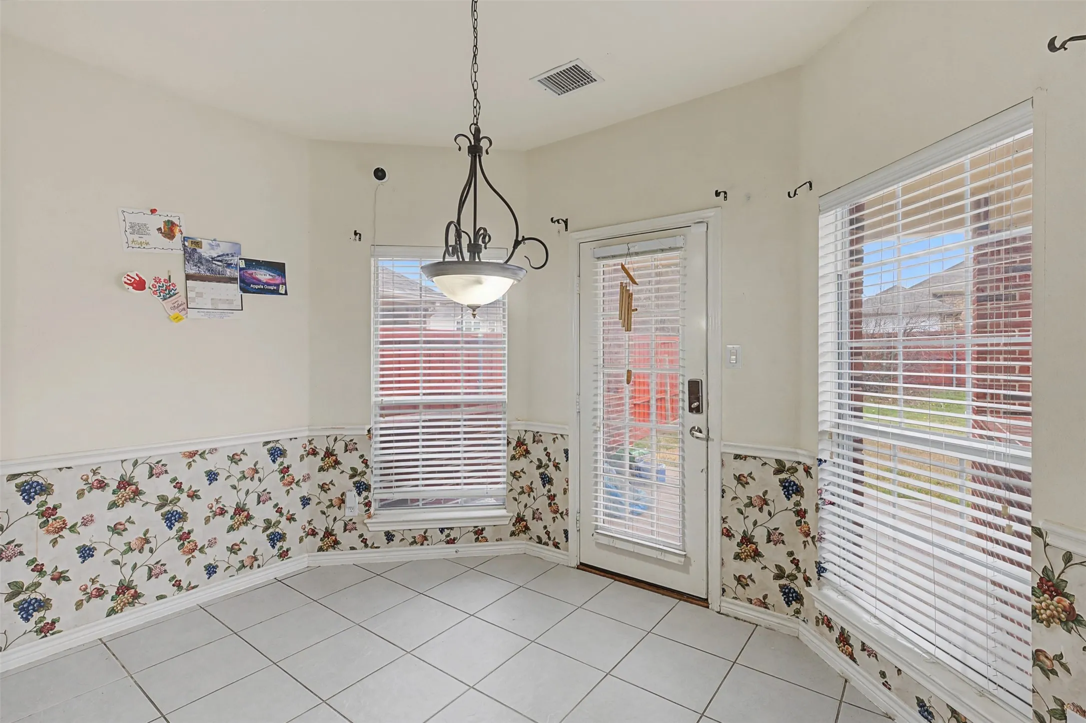 Single Family Residence For Sale in Dallas County , 4525 Warbler Lane, Garland, Texas 75043, 5 Bedroom, 4 Bathroom, 2 Garage spaces, 3,622 Sqft, built in 2008, Proposed, Price $512,000, mls#21201791, Real Estate Agent in Garland, Homes For Sale in Dallas county, Homes For Sale in Garland, Realtor in Garland Texas, Real Estate Brokerage Independent Realty Texas, Luminita Cordes Realtor