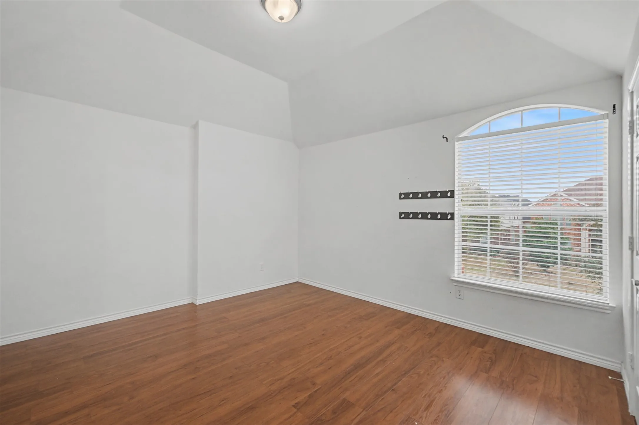Single Family Residence For Sale in Dallas County , 4525 Warbler Lane, Garland, Texas 75043, 5 Bedroom, 4 Bathroom, 2 Garage spaces, 3,622 Sqft, built in 2008, Proposed, Price $512,000, mls#21201791, Real Estate Agent in Garland, Homes For Sale in Dallas county, Homes For Sale in Garland, Realtor in Garland Texas, Real Estate Brokerage Independent Realty Texas, Luminita Cordes Realtor