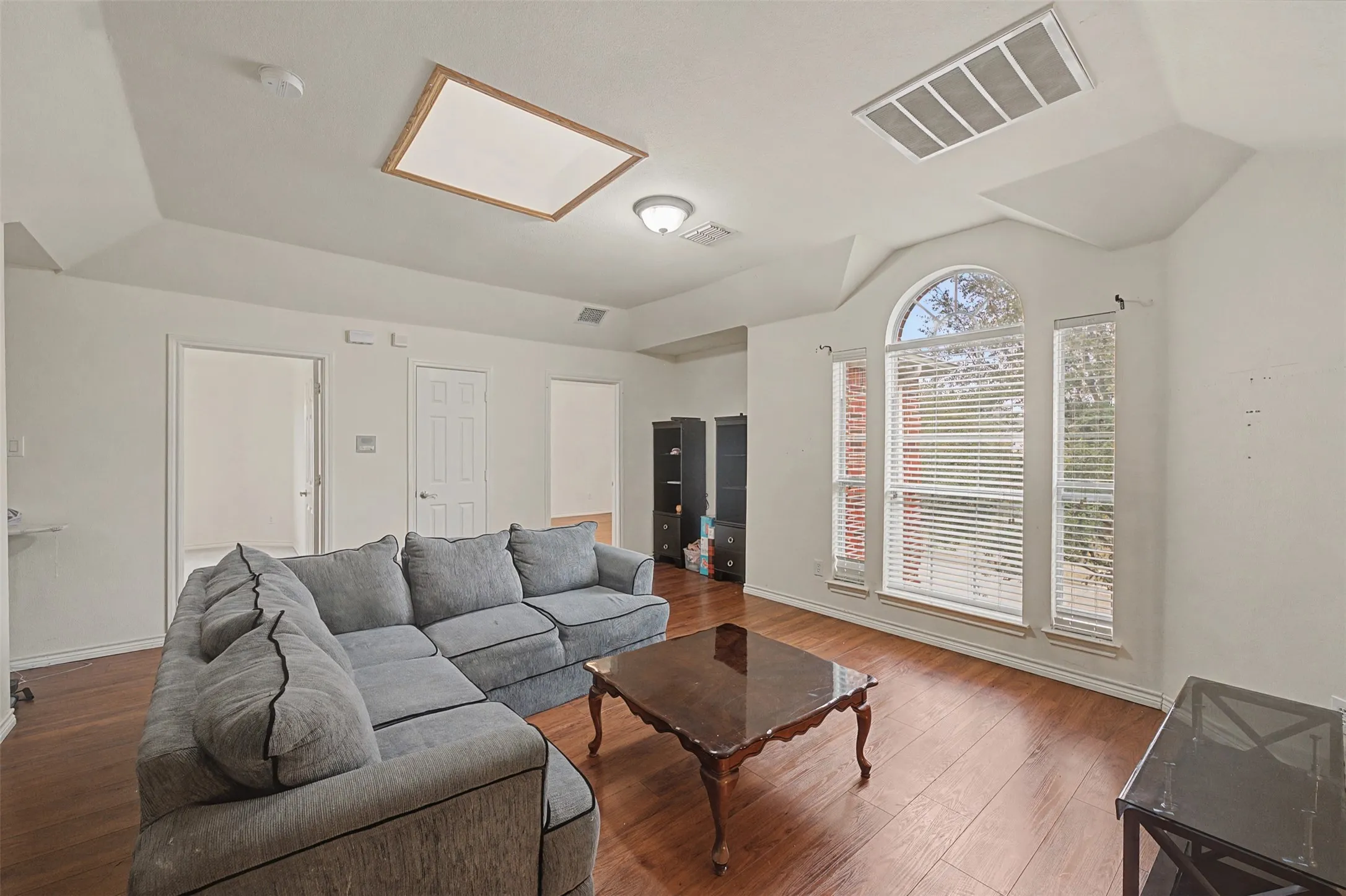 Single Family Residence For Sale in Dallas County , 4525 Warbler Lane, Garland, Texas 75043, 5 Bedroom, 4 Bathroom, 2 Garage spaces, 3,622 Sqft, built in 2008, Proposed, Price $512,000, mls#21201791, Real Estate Agent in Garland, Homes For Sale in Dallas county, Homes For Sale in Garland, Realtor in Garland Texas, Real Estate Brokerage Independent Realty Texas, Luminita Cordes Realtor