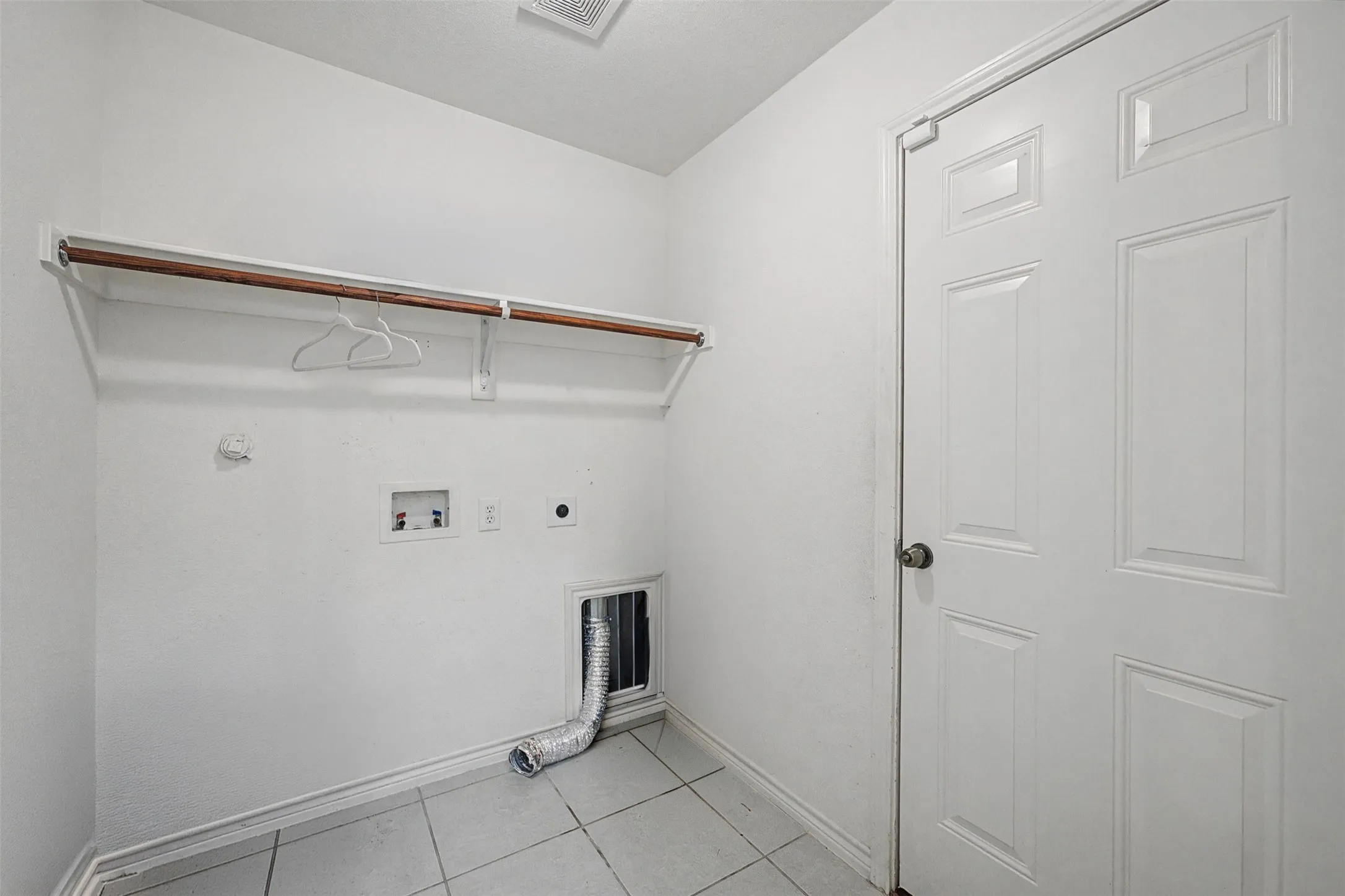 Single Family Residence For Sale in Dallas County , 4525 Warbler Lane, Garland, Texas 75043, 5 Bedroom, 4 Bathroom, 2 Garage spaces, 3,622 Sqft, built in 2008, Proposed, Price $512,000, mls#21201791, Real Estate Agent in Garland, Homes For Sale in Dallas county, Homes For Sale in Garland, Realtor in Garland Texas, Real Estate Brokerage Independent Realty Texas, Luminita Cordes Realtor