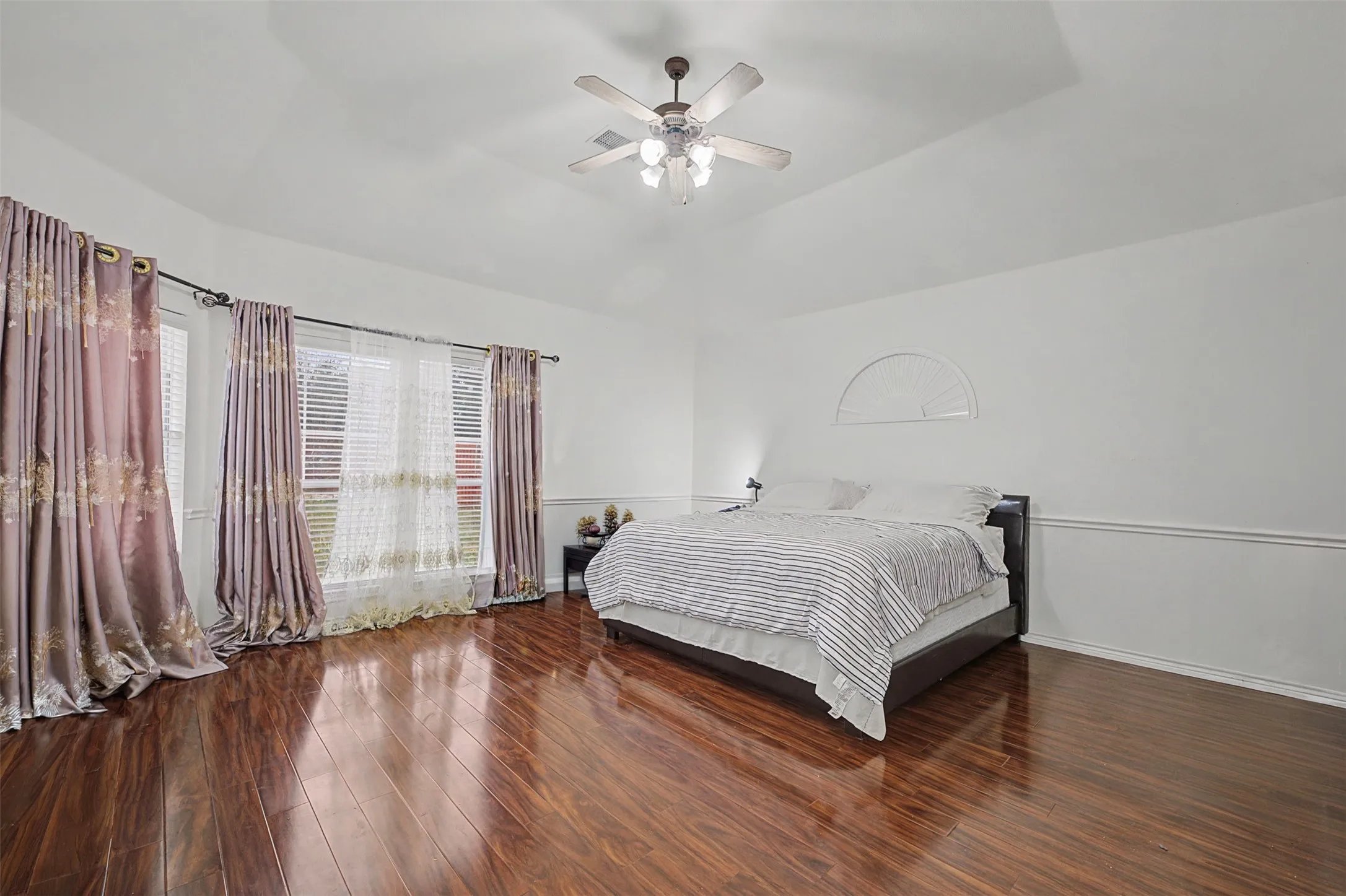 Single Family Residence For Sale in Dallas County , 4525 Warbler Lane, Garland, Texas 75043, 5 Bedroom, 4 Bathroom, 2 Garage spaces, 3,622 Sqft, built in 2008, Proposed, Price $512,000, mls#21201791, Real Estate Agent in Garland, Homes For Sale in Dallas county, Homes For Sale in Garland, Realtor in Garland Texas, Real Estate Brokerage Independent Realty Texas, Luminita Cordes Realtor