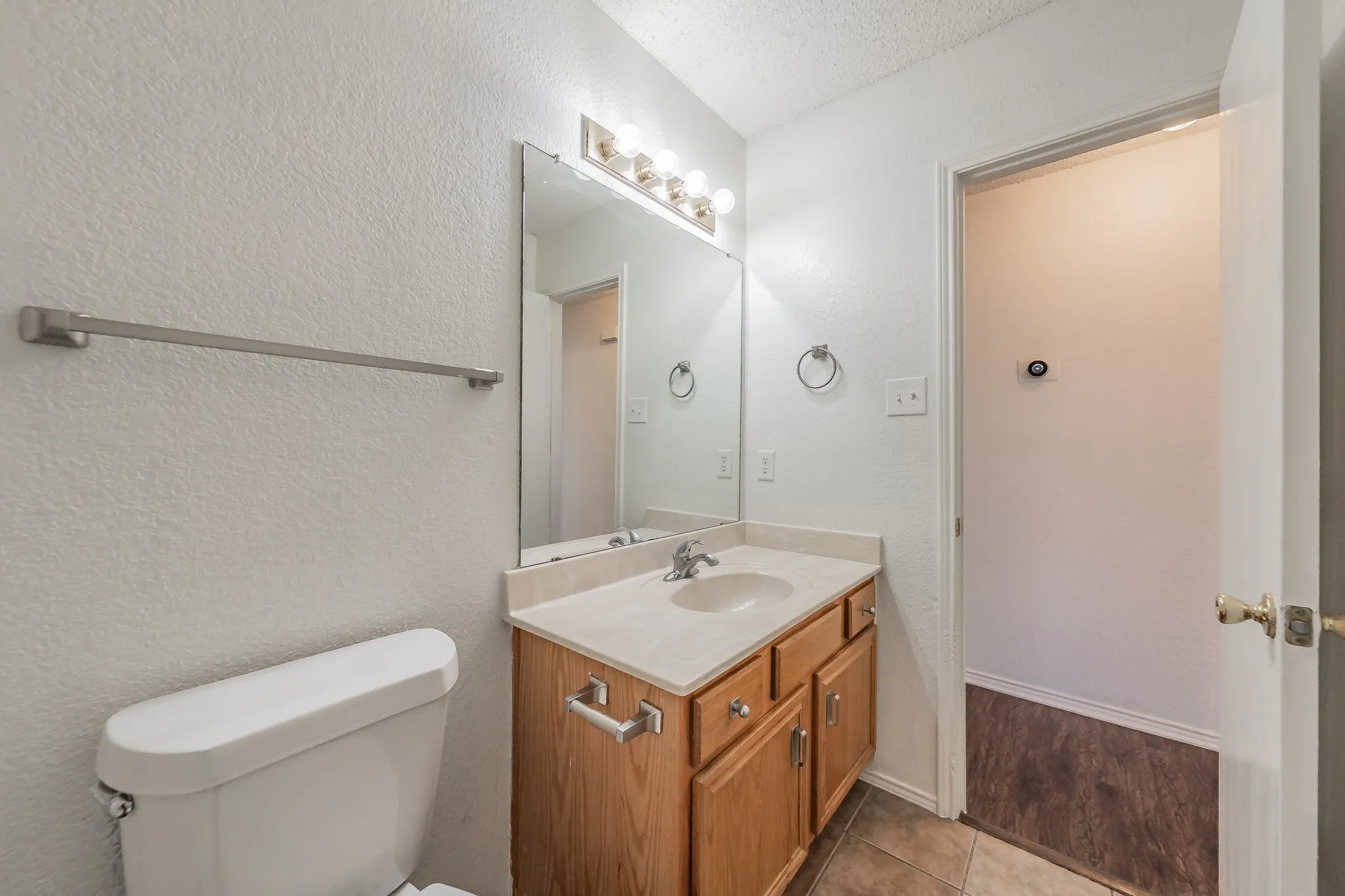 Single Family Residence For Sale in Tarrant County , 6501 Riverwater Trail, Fort Worth, Texas 76179, 3 Bedroom, 2 Bathroom, 2 Garage spaces, 1,330 Sqft, built in 1999, Preowned, mls#21201837, Real Estate Agent in Fort Worth, Homes For Sale in Tarrant county, Homes For Sale in Fort Worth, Realtor in Fort Worth Texas, Real Estate Brokerage Independent Realty Texas, Luminita Cordes Realtor