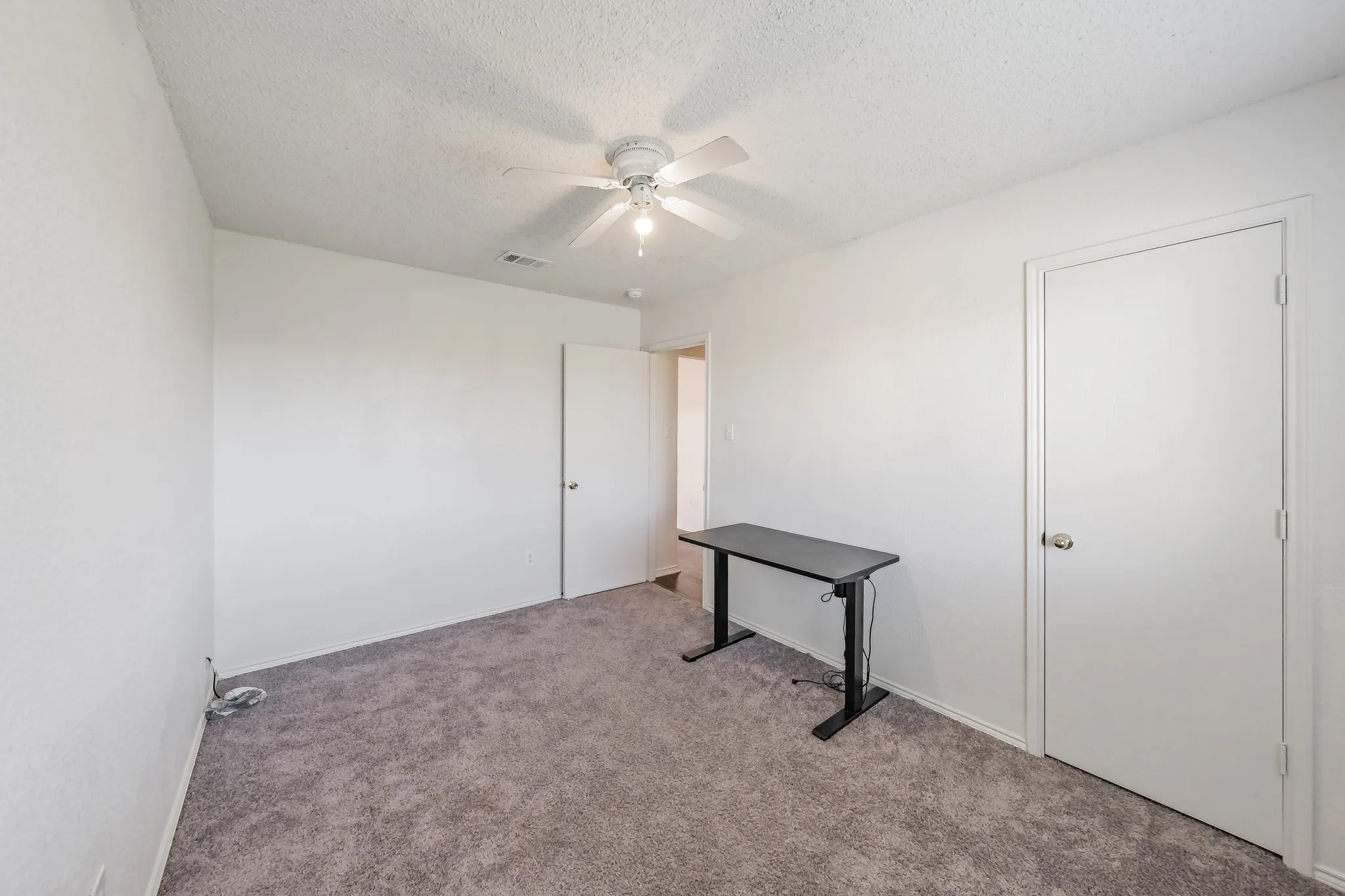 Single Family Residence For Sale in Tarrant County , 6501 Riverwater Trail, Fort Worth, Texas 76179, 3 Bedroom, 2 Bathroom, 2 Garage spaces, 1,330 Sqft, built in 1999, Preowned, mls#21201837, Real Estate Agent in Fort Worth, Homes For Sale in Tarrant county, Homes For Sale in Fort Worth, Realtor in Fort Worth Texas, Real Estate Brokerage Independent Realty Texas, Luminita Cordes Realtor