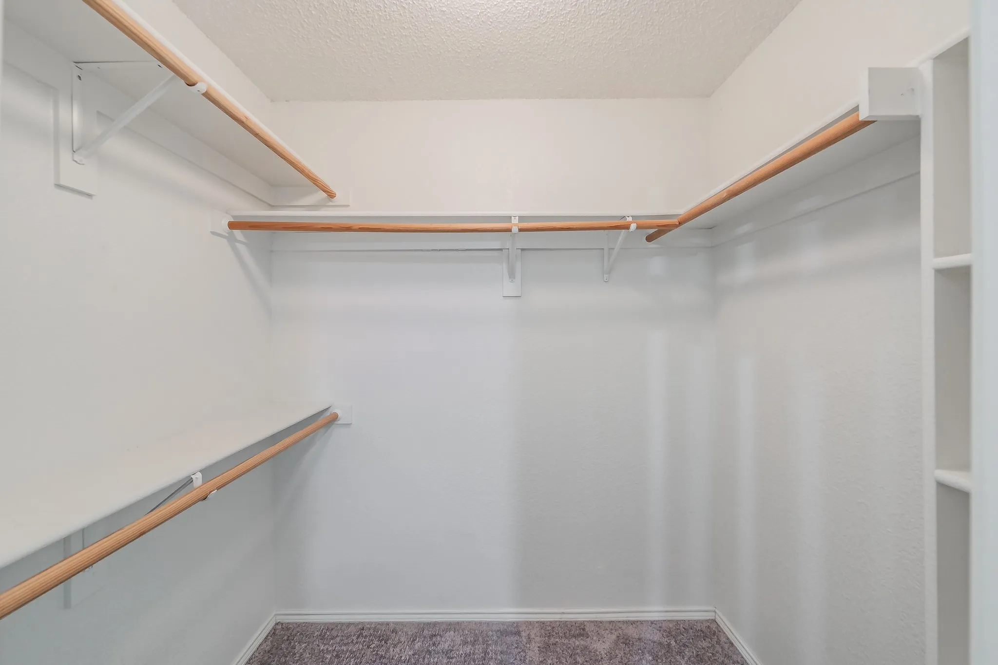 Single Family Residence For Sale in Tarrant County , 6501 Riverwater Trail, Fort Worth, Texas 76179, 3 Bedroom, 2 Bathroom, 2 Garage spaces, 1,330 Sqft, built in 1999, Preowned, mls#21201837, Real Estate Agent in Fort Worth, Homes For Sale in Tarrant county, Homes For Sale in Fort Worth, Realtor in Fort Worth Texas, Real Estate Brokerage Independent Realty Texas, Luminita Cordes Realtor