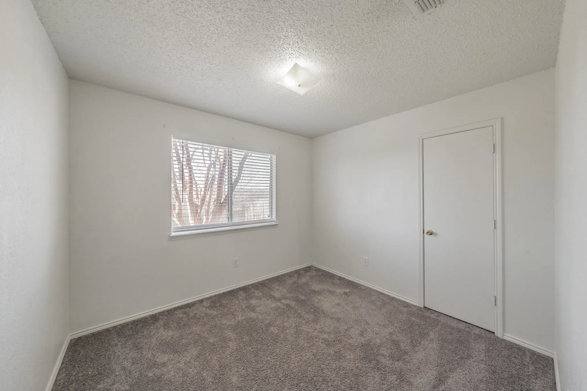 Single Family Residence For Sale in Tarrant County , 6501 Riverwater Trail, Fort Worth, Texas 76179, 3 Bedroom, 2 Bathroom, 2 Garage spaces, 1,330 Sqft, built in 1999, Preowned, mls#21201837, Real Estate Agent in Fort Worth, Homes For Sale in Tarrant county, Homes For Sale in Fort Worth, Realtor in Fort Worth Texas, Real Estate Brokerage Independent Realty Texas, Luminita Cordes Realtor