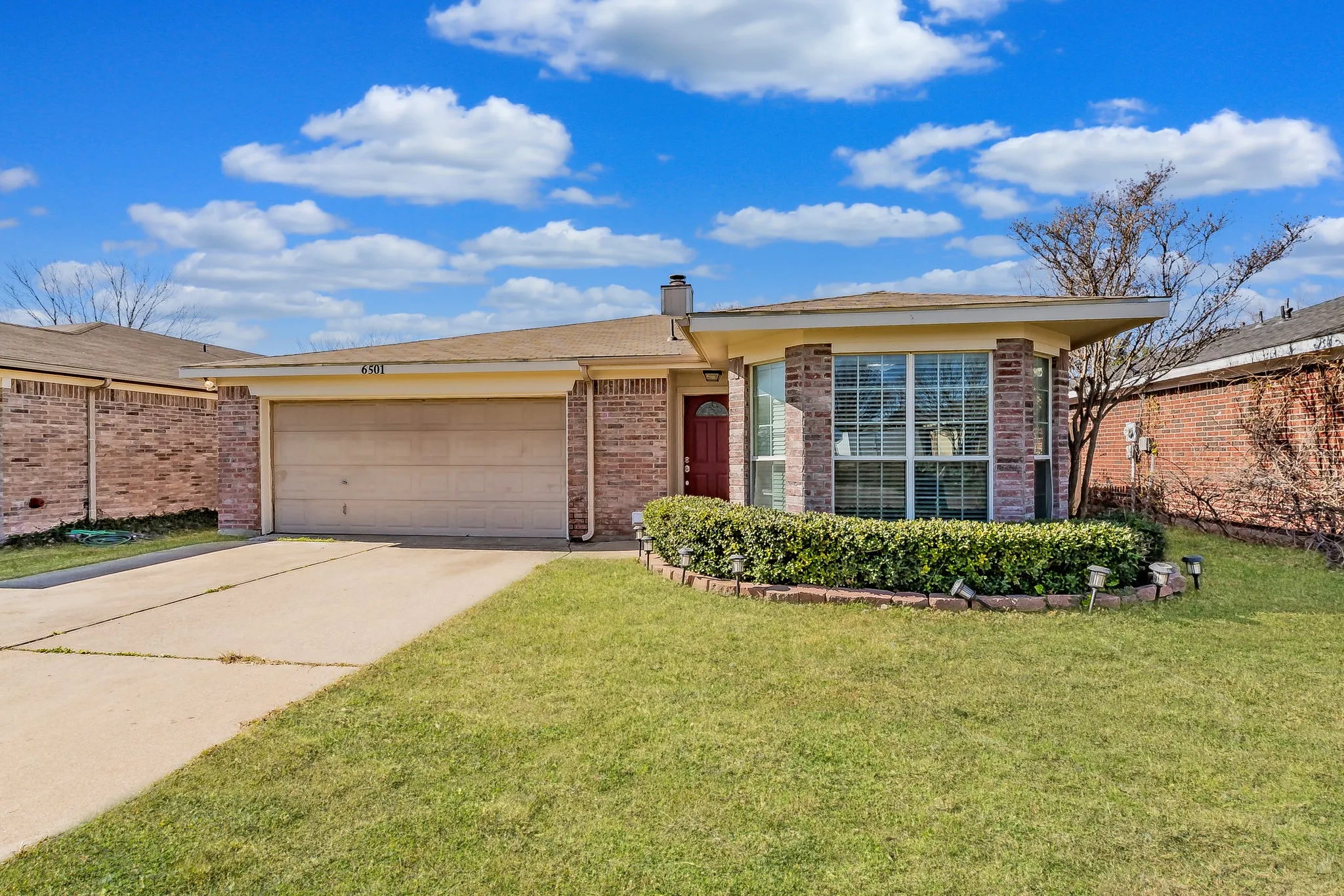 Single Family Residence For Sale in Tarrant County , 6501 Riverwater Trail, Fort Worth, Texas 76179, 3 Bedroom, 2 Bathroom, 2 Garage spaces, 1,330 Sqft, built in 1999, Preowned, mls#21201837, Real Estate Agent in Fort Worth, Homes For Sale in Tarrant county, Homes For Sale in Fort Worth, Realtor in Fort Worth Texas, Real Estate Brokerage Independent Realty Texas, Luminita Cordes Realtor