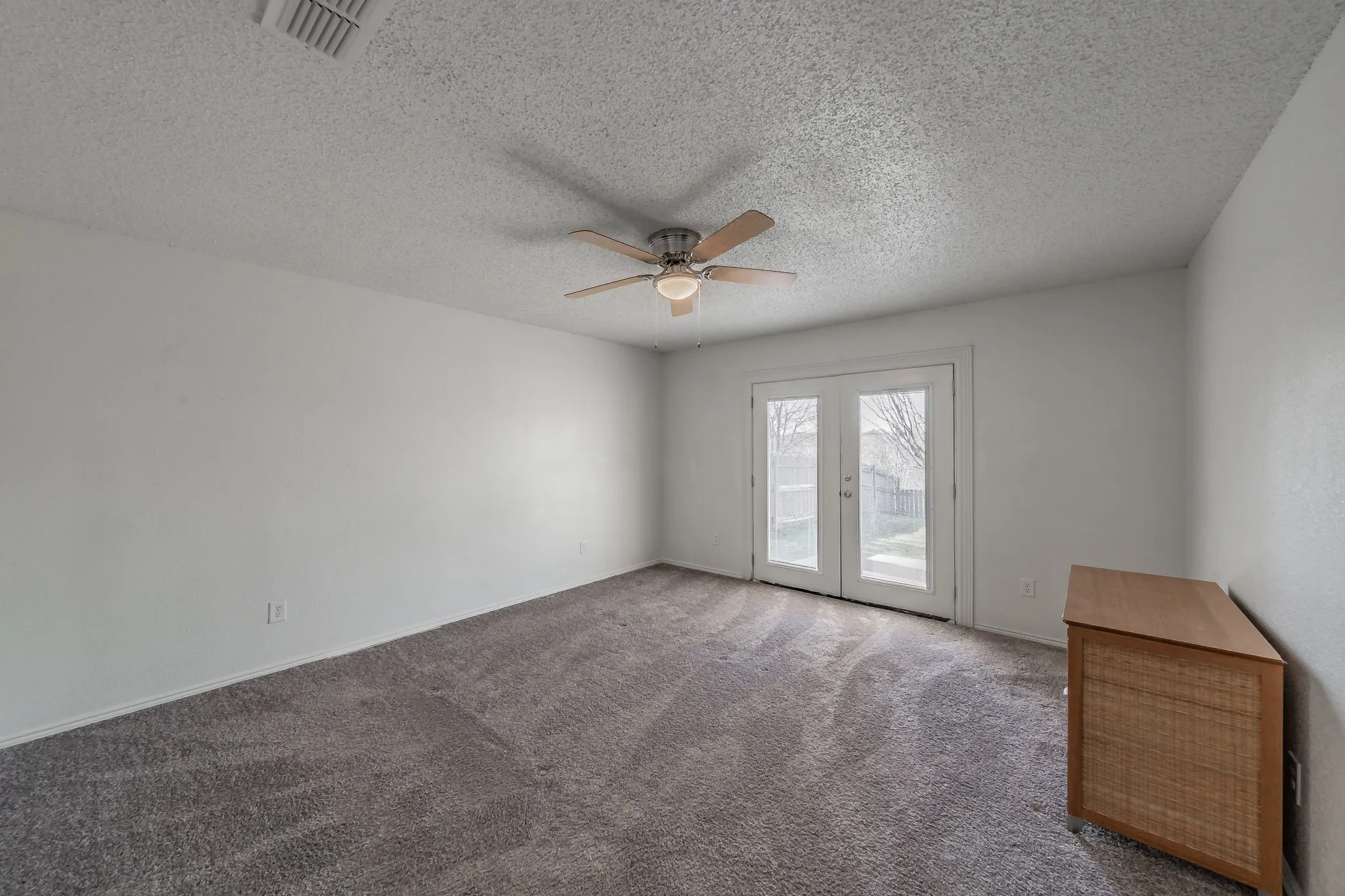 Single Family Residence For Sale in Tarrant County , 6501 Riverwater Trail, Fort Worth, Texas 76179, 3 Bedroom, 2 Bathroom, 2 Garage spaces, 1,330 Sqft, built in 1999, Preowned, mls#21201837, Real Estate Agent in Fort Worth, Homes For Sale in Tarrant county, Homes For Sale in Fort Worth, Realtor in Fort Worth Texas, Real Estate Brokerage Independent Realty Texas, Luminita Cordes Realtor
