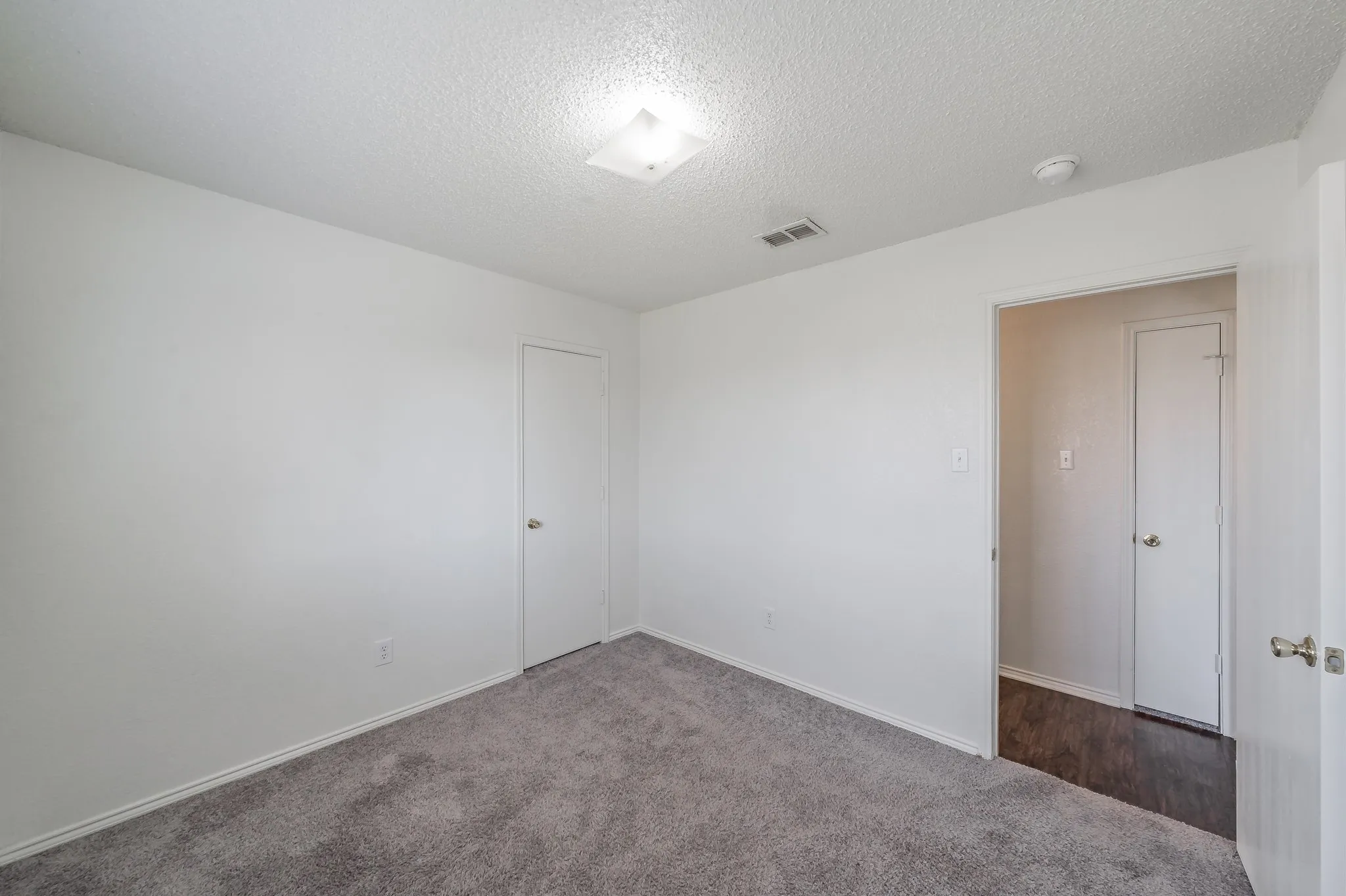Single Family Residence For Sale in Tarrant County , 6501 Riverwater Trail, Fort Worth, Texas 76179, 3 Bedroom, 2 Bathroom, 2 Garage spaces, 1,330 Sqft, built in 1999, Preowned, mls#21201837, Real Estate Agent in Fort Worth, Homes For Sale in Tarrant county, Homes For Sale in Fort Worth, Realtor in Fort Worth Texas, Real Estate Brokerage Independent Realty Texas, Luminita Cordes Realtor