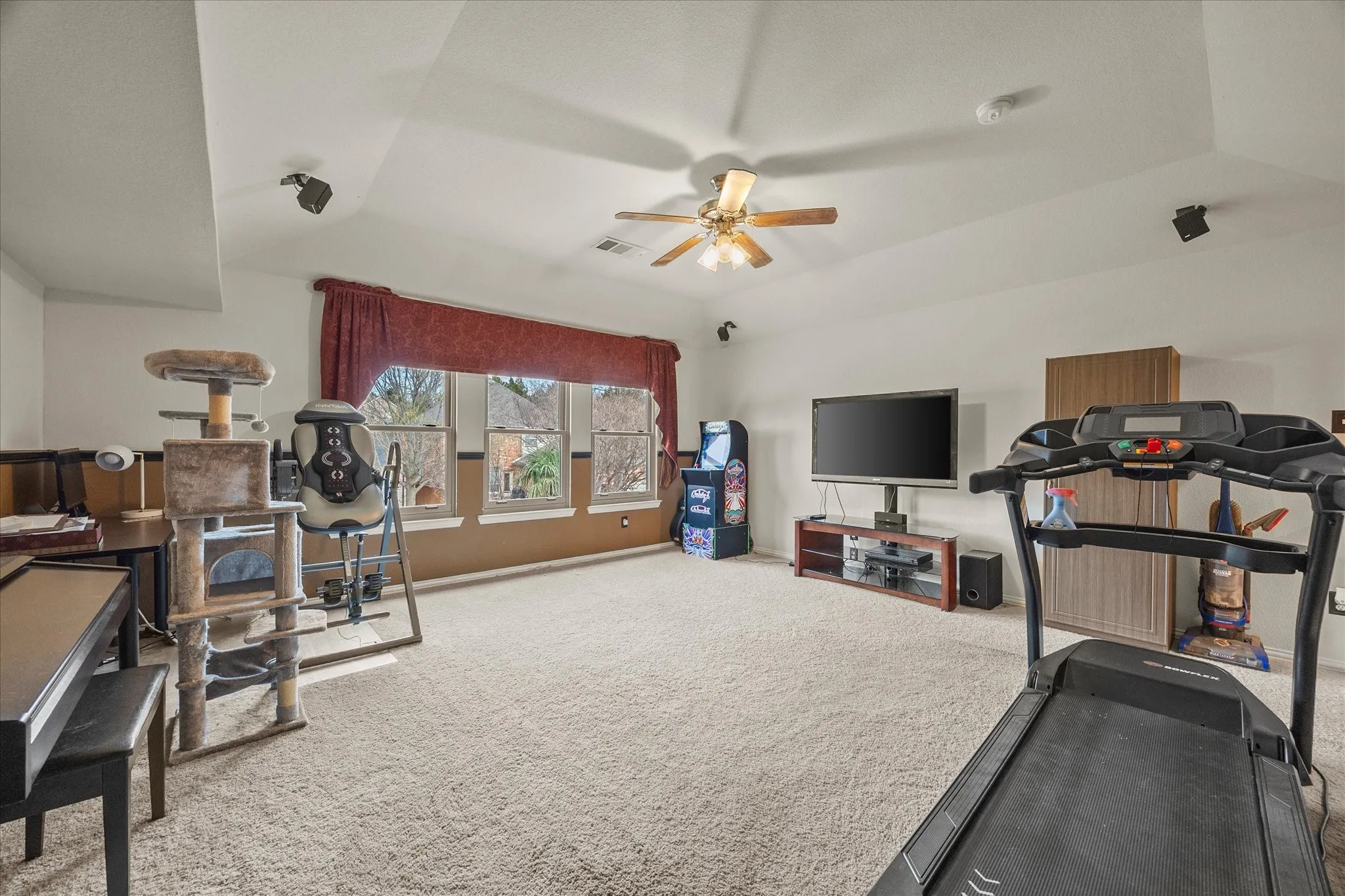Single Family Residence For Sale in Rockwall County , 1561 Coastal Drive, Rockwall, Texas 75087, 4 Bedroom, 3 Bathroom, 2 Garage spaces, 3,061 Sqft, built in 2004, Preowned, mls#21201842, Real Estate Agent in Rockwall, Homes For Sale in Rockwall county, Homes For Sale in Rockwall, Realtor in Rockwall Texas, Real Estate Brokerage Independent Realty Texas, Luminita Cordes Realtor