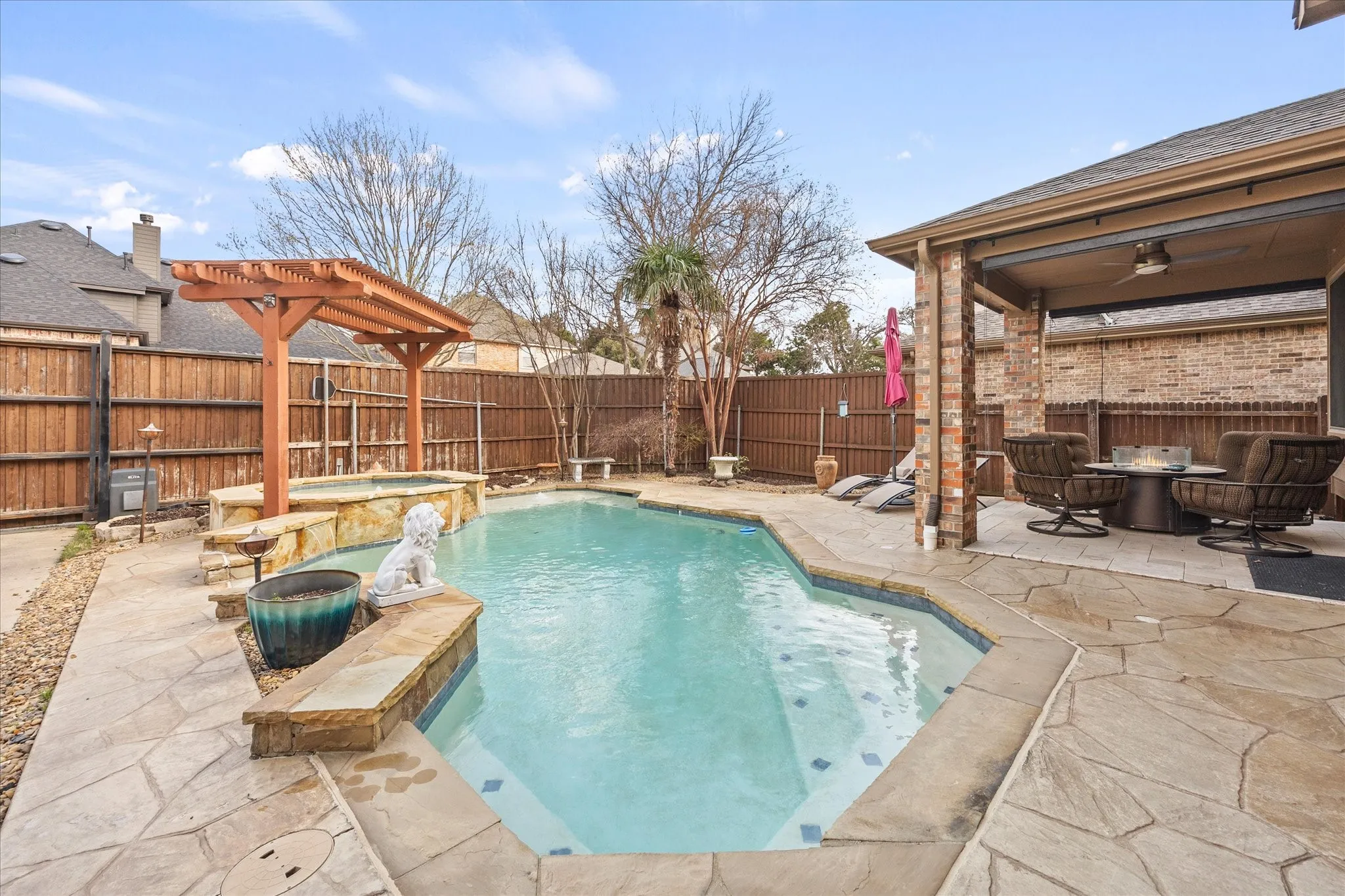 Single Family Residence For Sale in Rockwall County , 1561 Coastal Drive, Rockwall, Texas 75087, 4 Bedroom, 3 Bathroom, 2 Garage spaces, 3,061 Sqft, built in 2004, Preowned, mls#21201842, Real Estate Agent in Rockwall, Homes For Sale in Rockwall county, Homes For Sale in Rockwall, Realtor in Rockwall Texas, Real Estate Brokerage Independent Realty Texas, Luminita Cordes Realtor