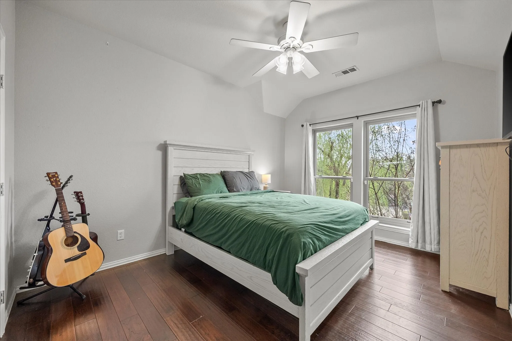 Single Family Residence For Sale in Rockwall County , 1561 Coastal Drive, Rockwall, Texas 75087, 4 Bedroom, 3 Bathroom, 2 Garage spaces, 3,061 Sqft, built in 2004, Preowned, mls#21201842, Real Estate Agent in Rockwall, Homes For Sale in Rockwall county, Homes For Sale in Rockwall, Realtor in Rockwall Texas, Real Estate Brokerage Independent Realty Texas, Luminita Cordes Realtor