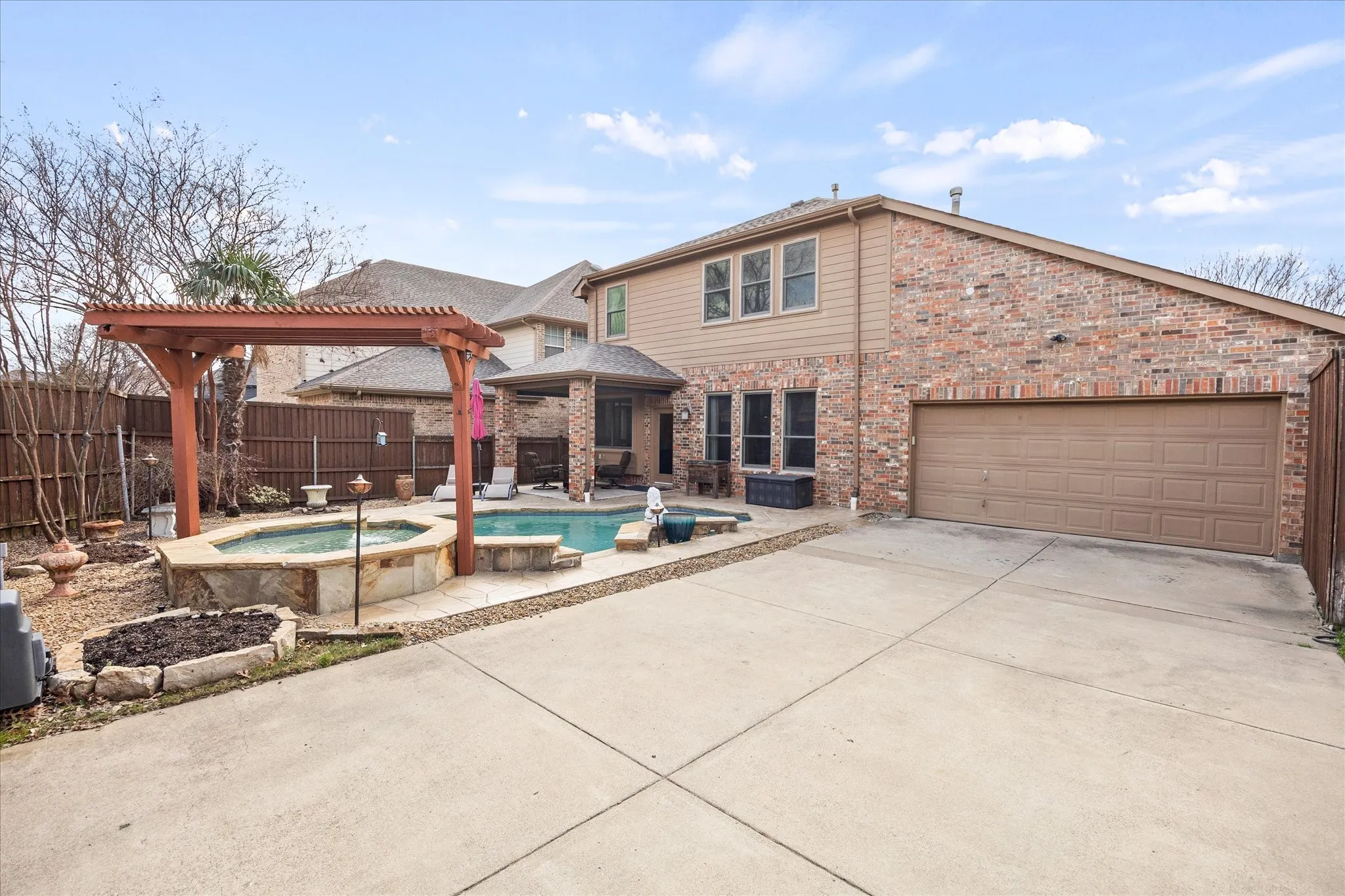 Single Family Residence For Sale in Rockwall County , 1561 Coastal Drive, Rockwall, Texas 75087, 4 Bedroom, 3 Bathroom, 2 Garage spaces, 3,061 Sqft, built in 2004, Preowned, mls#21201842, Real Estate Agent in Rockwall, Homes For Sale in Rockwall county, Homes For Sale in Rockwall, Realtor in Rockwall Texas, Real Estate Brokerage Independent Realty Texas, Luminita Cordes Realtor