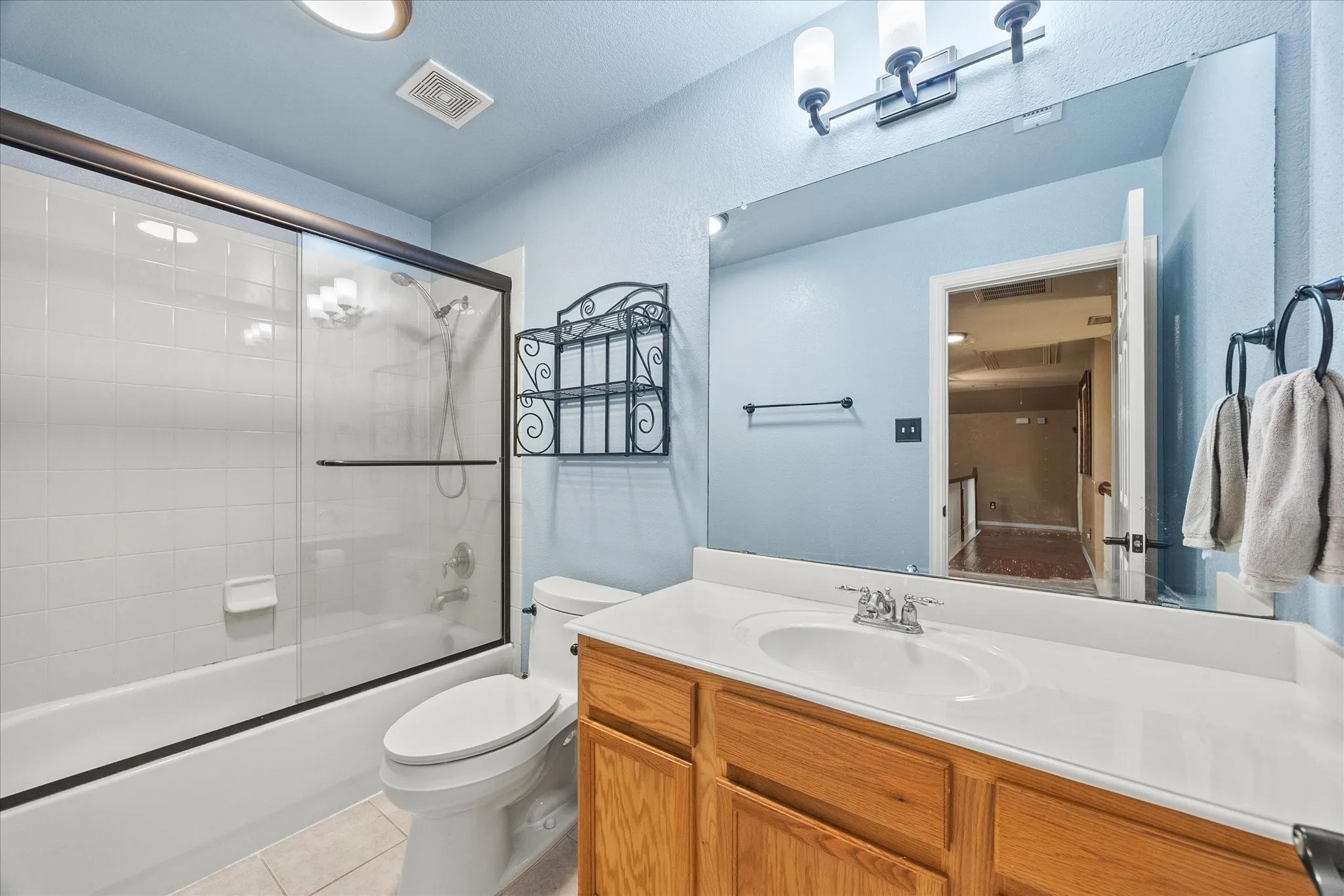 Single Family Residence For Sale in Rockwall County , 1561 Coastal Drive, Rockwall, Texas 75087, 4 Bedroom, 3 Bathroom, 2 Garage spaces, 3,061 Sqft, built in 2004, Preowned, mls#21201842, Real Estate Agent in Rockwall, Homes For Sale in Rockwall county, Homes For Sale in Rockwall, Realtor in Rockwall Texas, Real Estate Brokerage Independent Realty Texas, Luminita Cordes Realtor