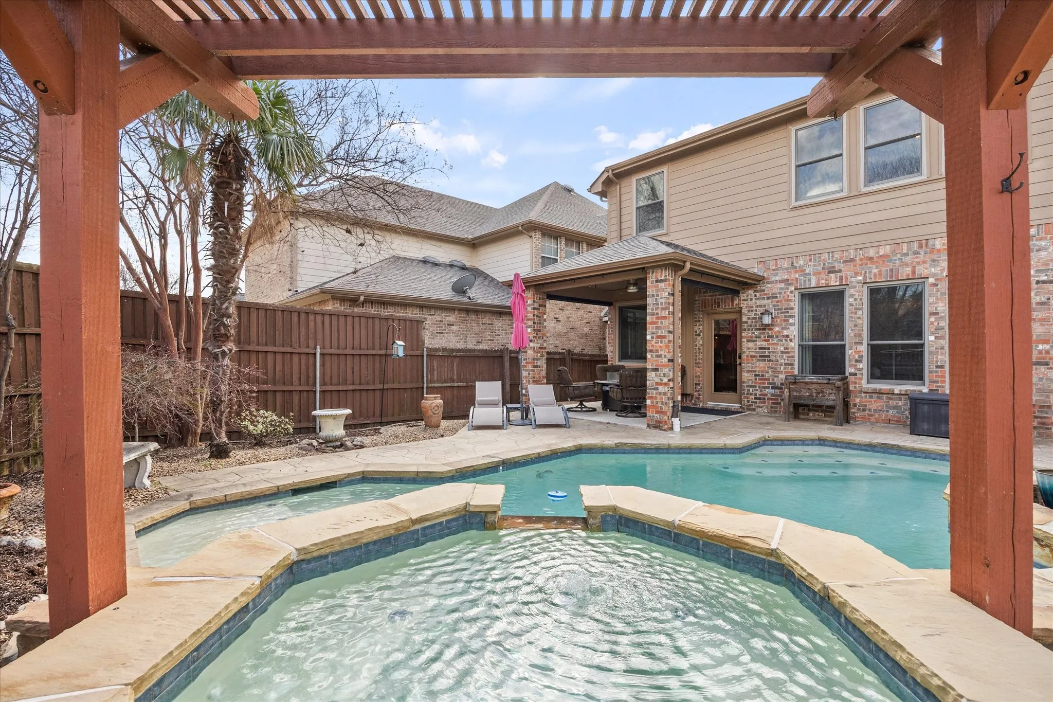 Single Family Residence For Sale in Rockwall County , 1561 Coastal Drive, Rockwall, Texas 75087, 4 Bedroom, 3 Bathroom, 2 Garage spaces, 3,061 Sqft, built in 2004, Preowned, mls#21201842, Real Estate Agent in Rockwall, Homes For Sale in Rockwall county, Homes For Sale in Rockwall, Realtor in Rockwall Texas, Real Estate Brokerage Independent Realty Texas, Luminita Cordes Realtor