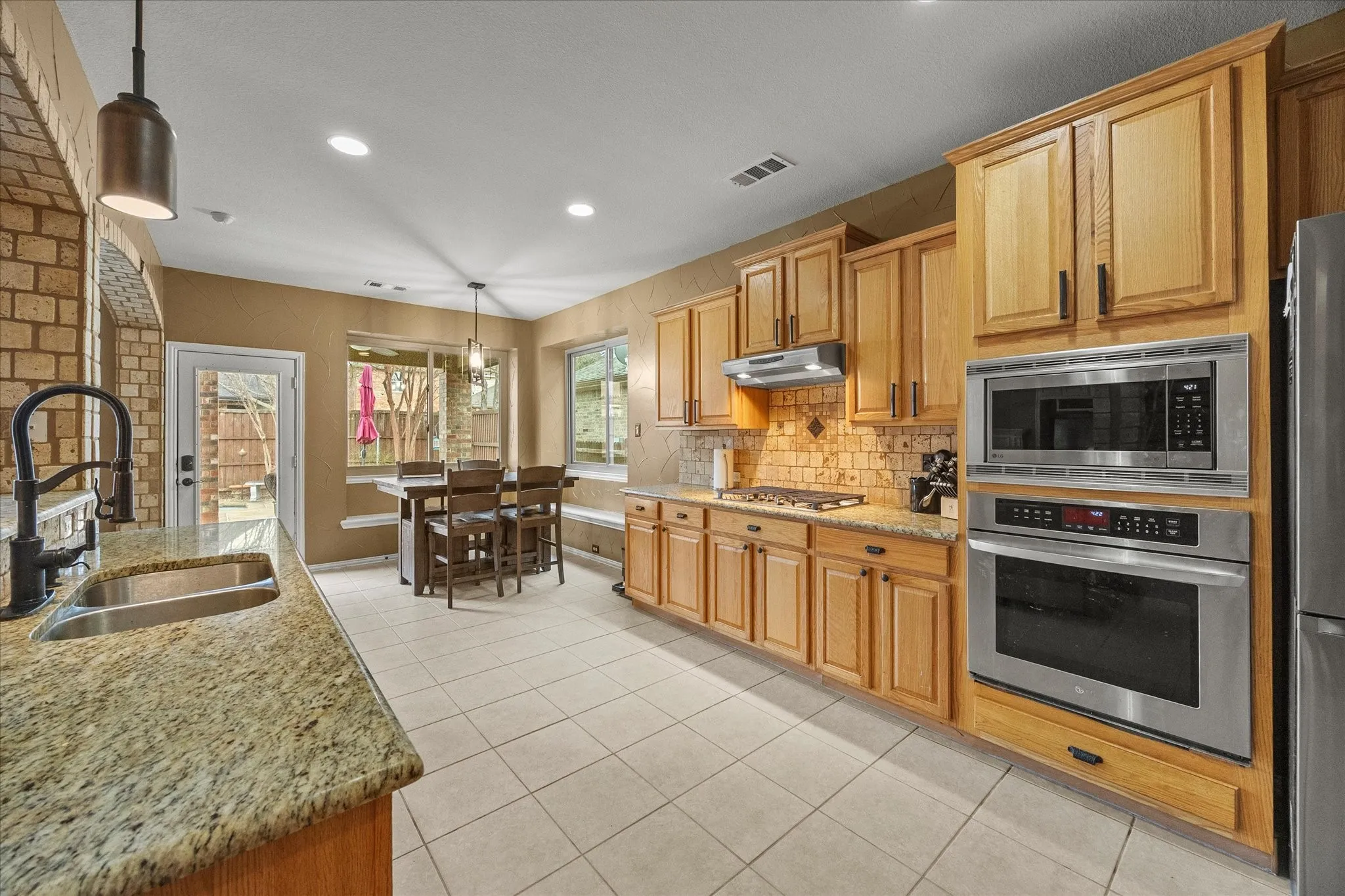 Single Family Residence For Sale in Rockwall County , 1561 Coastal Drive, Rockwall, Texas 75087, 4 Bedroom, 3 Bathroom, 2 Garage spaces, 3,061 Sqft, built in 2004, Preowned, mls#21201842, Real Estate Agent in Rockwall, Homes For Sale in Rockwall county, Homes For Sale in Rockwall, Realtor in Rockwall Texas, Real Estate Brokerage Independent Realty Texas, Luminita Cordes Realtor