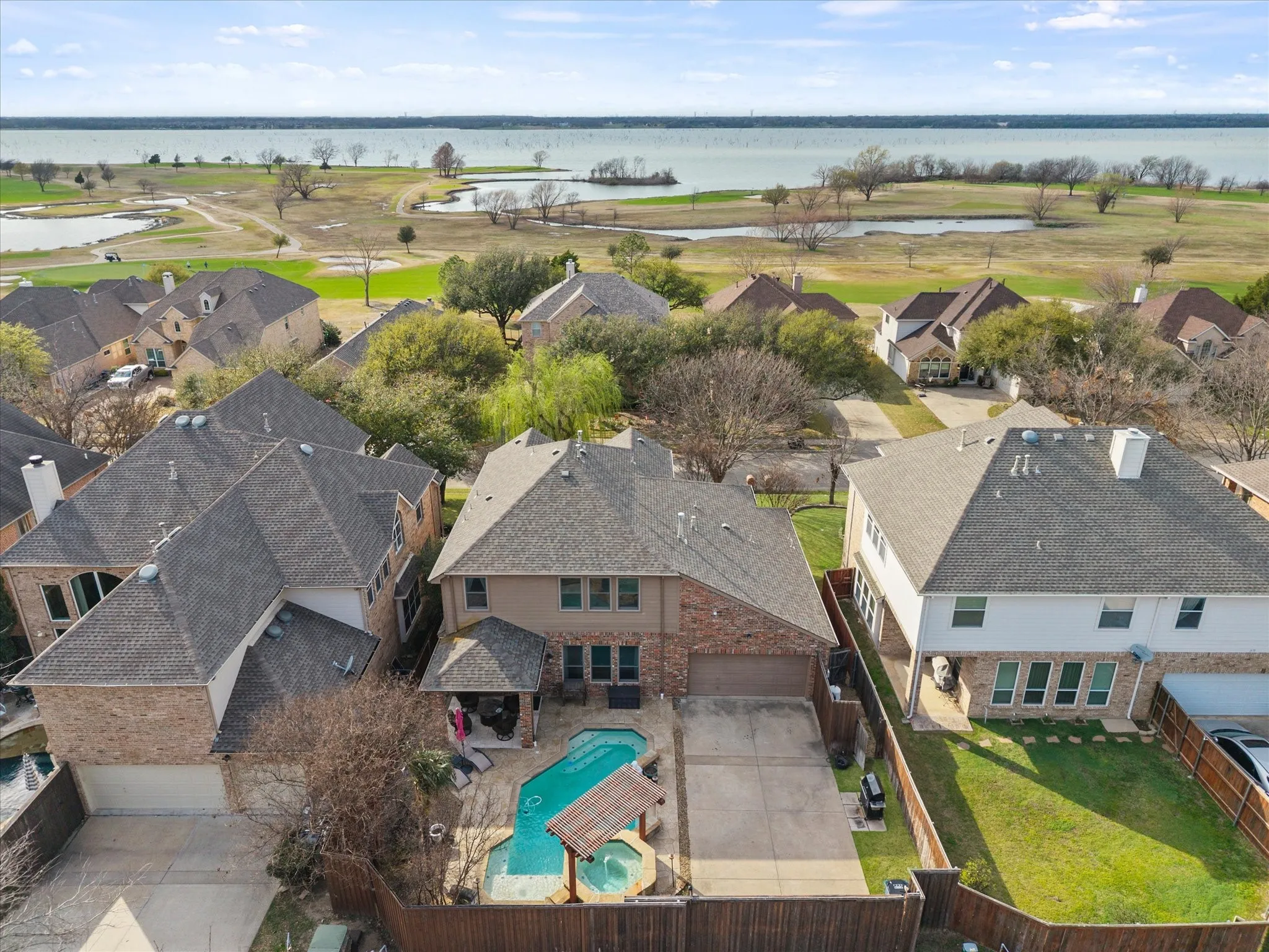 Single Family Residence For Sale in Rockwall County , 1561 Coastal Drive, Rockwall, Texas 75087, 4 Bedroom, 3 Bathroom, 2 Garage spaces, 3,061 Sqft, built in 2004, Preowned, mls#21201842, Real Estate Agent in Rockwall, Homes For Sale in Rockwall county, Homes For Sale in Rockwall, Realtor in Rockwall Texas, Real Estate Brokerage Independent Realty Texas, Luminita Cordes Realtor