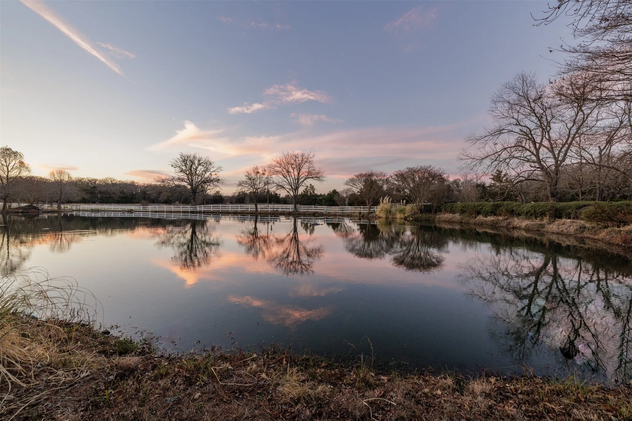 Farm For Sale in Hunt County , 6569 Fm 2947, Quinlan, Texas 75474, 4 Bedroom, 4 Bathroom, 2 Garage spaces, 3,144 Sqft, built in 1986, Price $1,479,999, mls#21186888, Real Estate Agent in Quinlan, Homes For Sale in Hunt county, Homes For Sale in Quinlan, Realtor in Quinlan Texas, Real Estate Brokerage Independent Realty Texas, Luminita Cordes Realtor