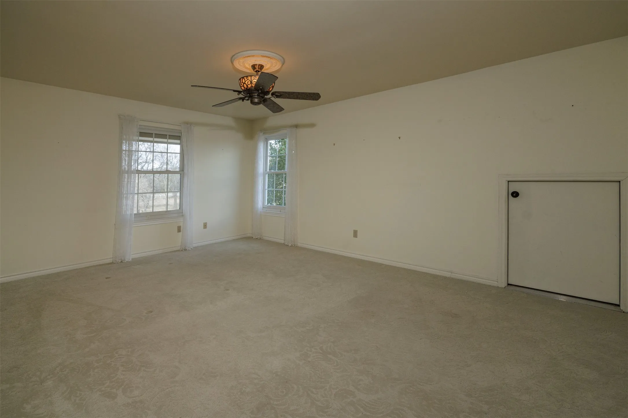 Farm For Sale in Hunt County , 6569 Fm 2947, Quinlan, Texas 75474, 4 Bedroom, 4 Bathroom, 2 Garage spaces, 3,144 Sqft, built in 1986, Price $1,479,999, mls#21186888, Real Estate Agent in Quinlan, Homes For Sale in Hunt county, Homes For Sale in Quinlan, Realtor in Quinlan Texas, Real Estate Brokerage Independent Realty Texas, Luminita Cordes Realtor