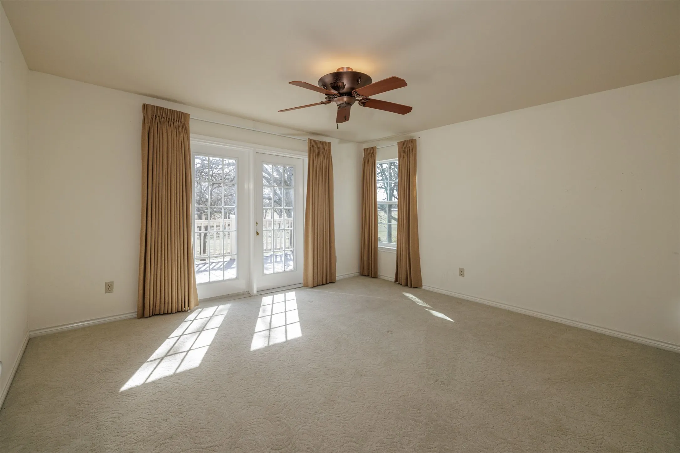 Farm For Sale in Hunt County , 6569 Fm 2947, Quinlan, Texas 75474, 4 Bedroom, 4 Bathroom, 2 Garage spaces, 3,144 Sqft, built in 1986, Price $1,479,999, mls#21186888, Real Estate Agent in Quinlan, Homes For Sale in Hunt county, Homes For Sale in Quinlan, Realtor in Quinlan Texas, Real Estate Brokerage Independent Realty Texas, Luminita Cordes Realtor