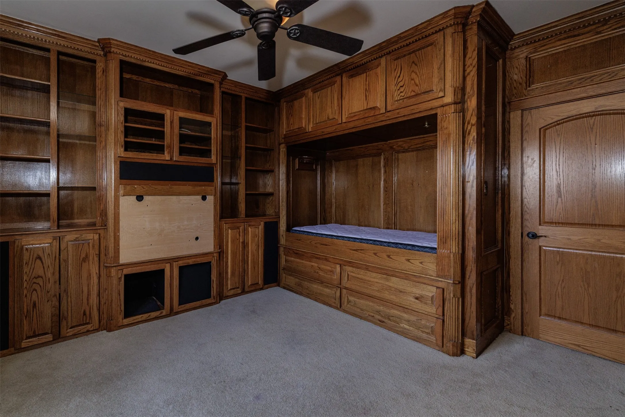 Farm For Sale in Hunt County , 6569 Fm 2947, Quinlan, Texas 75474, 4 Bedroom, 4 Bathroom, 2 Garage spaces, 3,144 Sqft, built in 1986, Price $1,479,999, mls#21186888, Real Estate Agent in Quinlan, Homes For Sale in Hunt county, Homes For Sale in Quinlan, Realtor in Quinlan Texas, Real Estate Brokerage Independent Realty Texas, Luminita Cordes Realtor