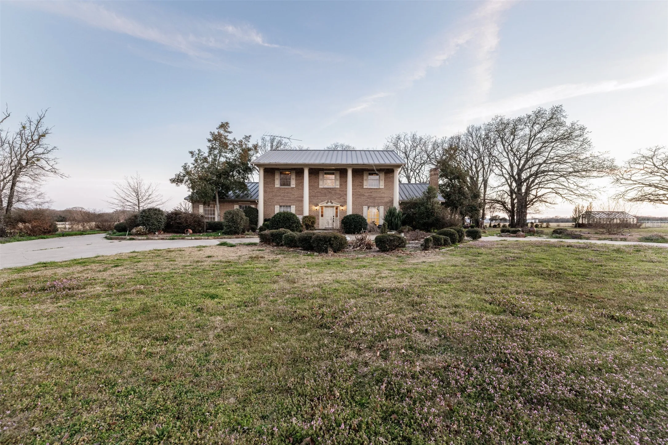 Farm For Sale in Hunt County , 6569 Fm 2947, Quinlan, Texas 75474, 4 Bedroom, 4 Bathroom, 2 Garage spaces, 3,144 Sqft, built in 1986, Price $1,479,999, mls#21186888, Real Estate Agent in Quinlan, Homes For Sale in Hunt county, Homes For Sale in Quinlan, Realtor in Quinlan Texas, Real Estate Brokerage Independent Realty Texas, Luminita Cordes Realtor