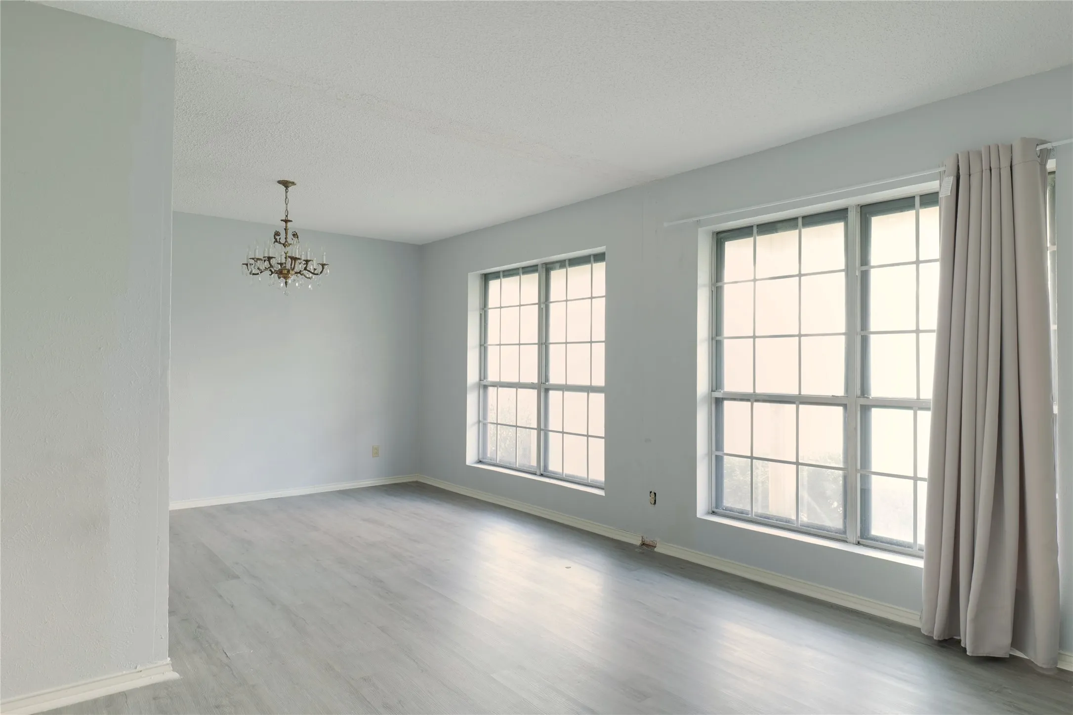 Single Family Residence For Sale in Hopkins County , 501 Como Street S, Sulphur Springs, Texas 75482, 4 Bedroom, 3 Bathroom, 2 Garage spaces, 2,371 Sqft, built in 1970, Preowned, mls#21193825, Real Estate Agent in Sulphur Springs, Homes For Sale in Hopkins county, Homes For Sale in Sulphur Springs, Realtor in Sulphur Springs Texas, Real Estate Brokerage Independent Realty Texas, Luminita Cordes Realtor
