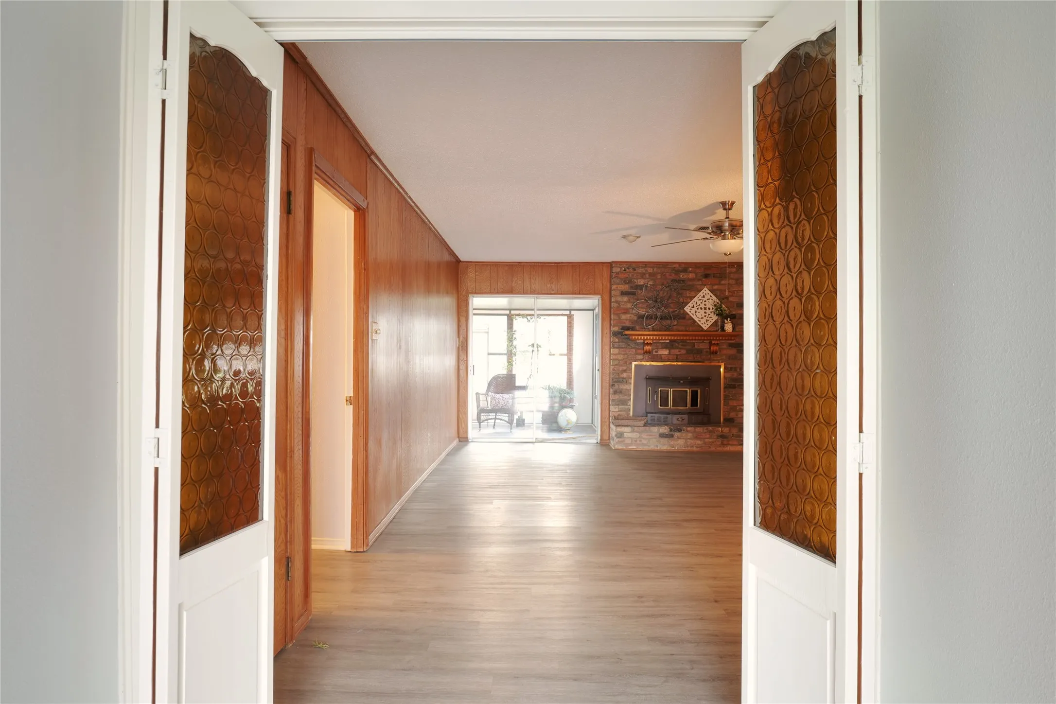 Single Family Residence For Sale in Hopkins County , 501 Como Street S, Sulphur Springs, Texas 75482, 4 Bedroom, 3 Bathroom, 2 Garage spaces, 2,371 Sqft, built in 1970, Preowned, mls#21193825, Real Estate Agent in Sulphur Springs, Homes For Sale in Hopkins county, Homes For Sale in Sulphur Springs, Realtor in Sulphur Springs Texas, Real Estate Brokerage Independent Realty Texas, Luminita Cordes Realtor