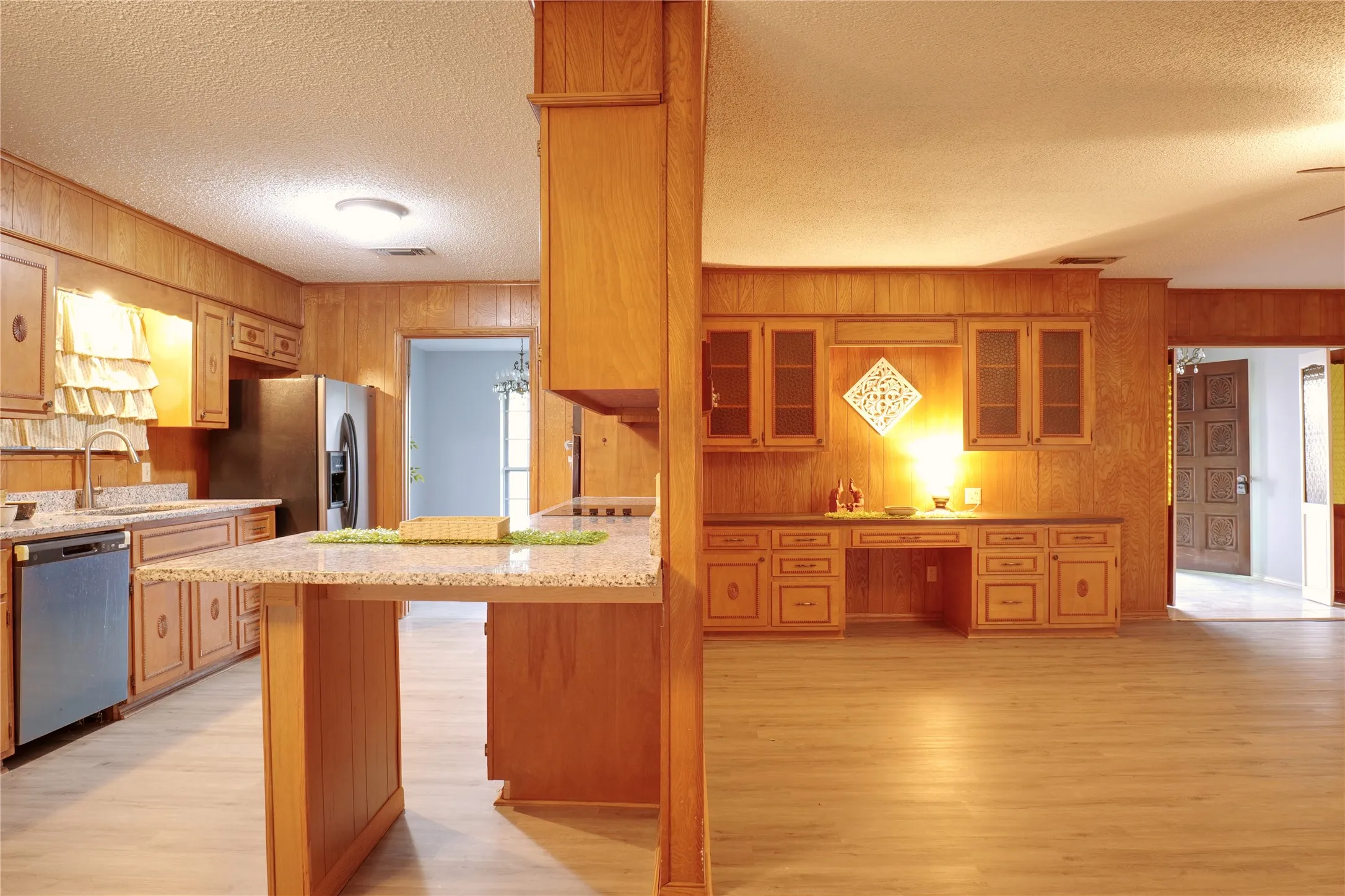 Single Family Residence For Sale in Hopkins County , 501 Como Street S, Sulphur Springs, Texas 75482, 4 Bedroom, 3 Bathroom, 2 Garage spaces, 2,371 Sqft, built in 1970, Preowned, mls#21193825, Real Estate Agent in Sulphur Springs, Homes For Sale in Hopkins county, Homes For Sale in Sulphur Springs, Realtor in Sulphur Springs Texas, Real Estate Brokerage Independent Realty Texas, Luminita Cordes Realtor