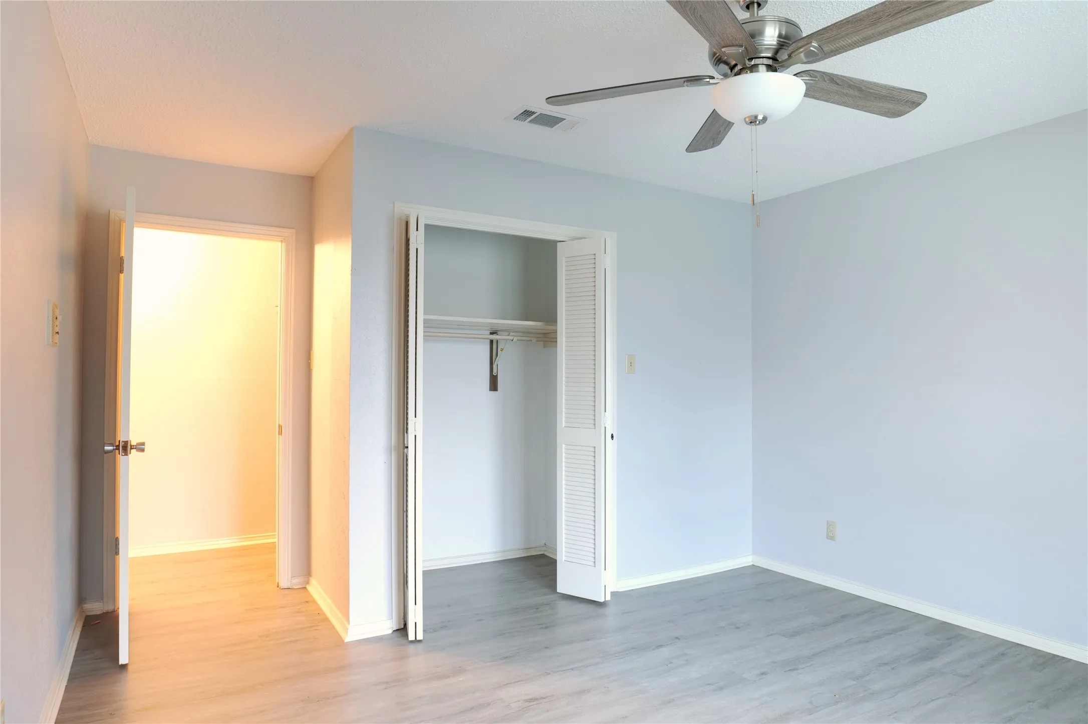 Single Family Residence For Sale in Hopkins County , 501 Como Street S, Sulphur Springs, Texas 75482, 4 Bedroom, 3 Bathroom, 2 Garage spaces, 2,371 Sqft, built in 1970, Preowned, mls#21193825, Real Estate Agent in Sulphur Springs, Homes For Sale in Hopkins county, Homes For Sale in Sulphur Springs, Realtor in Sulphur Springs Texas, Real Estate Brokerage Independent Realty Texas, Luminita Cordes Realtor