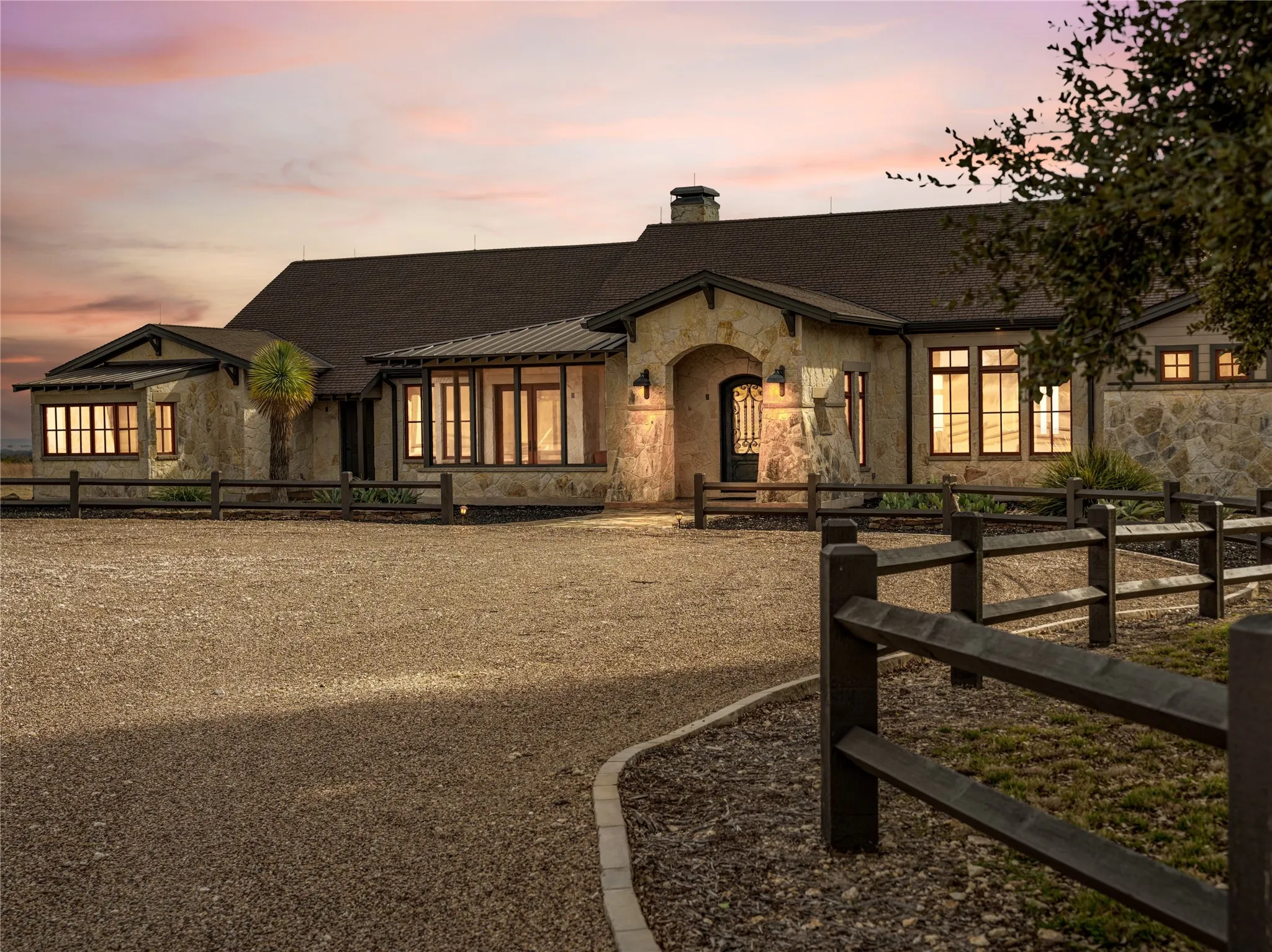 Single Family Residence For Sale in Somervell County , 1231 PR 21, Glen Rose, Texas 76690, 3 Bedroom, 4 Bathroom, 4 Garage spaces, 3,535 Sqft, built in 2018, Preowned, mls#21181368, Real Estate Agent in Glen Rose, Homes For Sale in Somervell county, Homes For Sale in Glen Rose, Realtor in Glen Rose Texas, Real Estate Brokerage Independent Realty Texas, Luminita Cordes Realtor