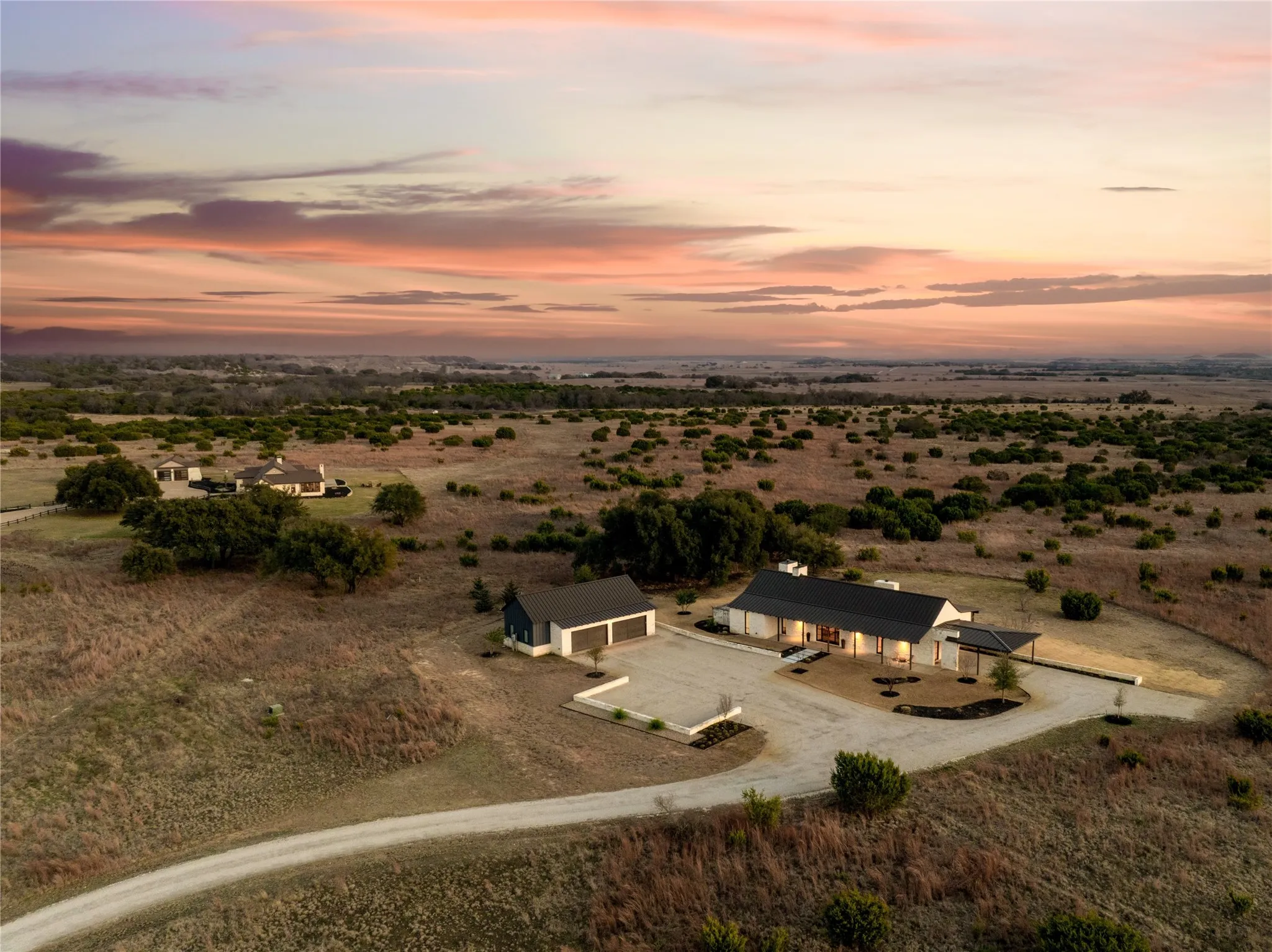 Single Family Residence For Sale in Somervell County , 1231 PR 21, Glen Rose, Texas 76690, 3 Bedroom, 4 Bathroom, 4 Garage spaces, 3,535 Sqft, built in 2018, Preowned, mls#21181368, Real Estate Agent in Glen Rose, Homes For Sale in Somervell county, Homes For Sale in Glen Rose, Realtor in Glen Rose Texas, Real Estate Brokerage Independent Realty Texas, Luminita Cordes Realtor