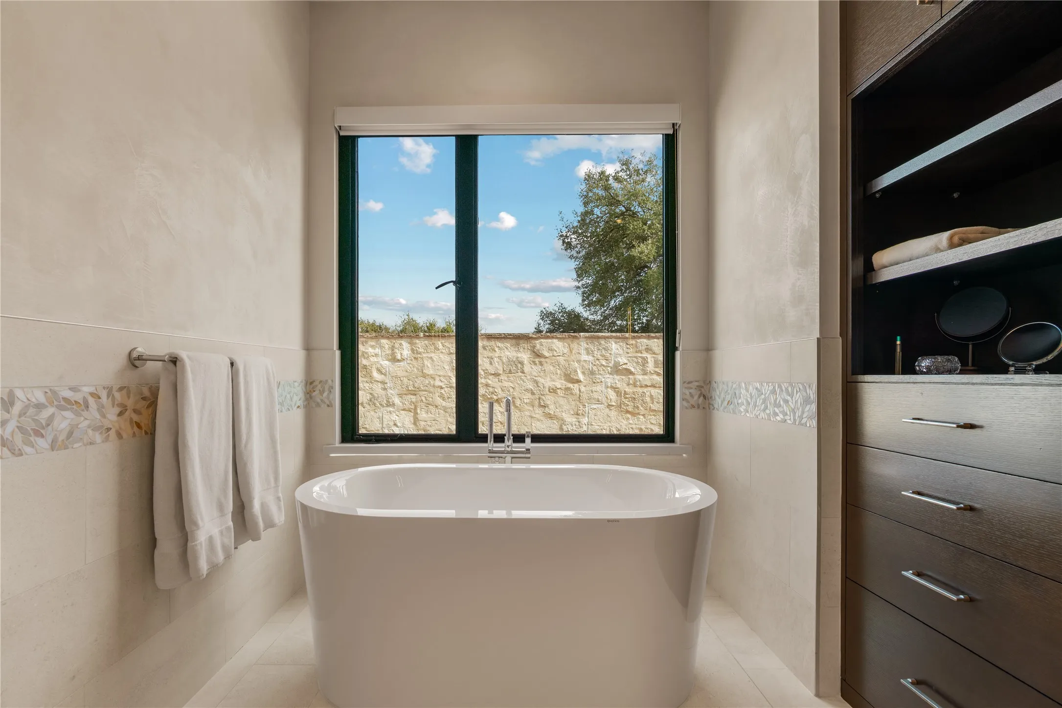 Single Family Residence For Sale in Somervell County , 1231 PR 21, Glen Rose, Texas 76690, 3 Bedroom, 4 Bathroom, 4 Garage spaces, 3,535 Sqft, built in 2018, Preowned, mls#21181368, Real Estate Agent in Glen Rose, Homes For Sale in Somervell county, Homes For Sale in Glen Rose, Realtor in Glen Rose Texas, Real Estate Brokerage Independent Realty Texas, Luminita Cordes Realtor