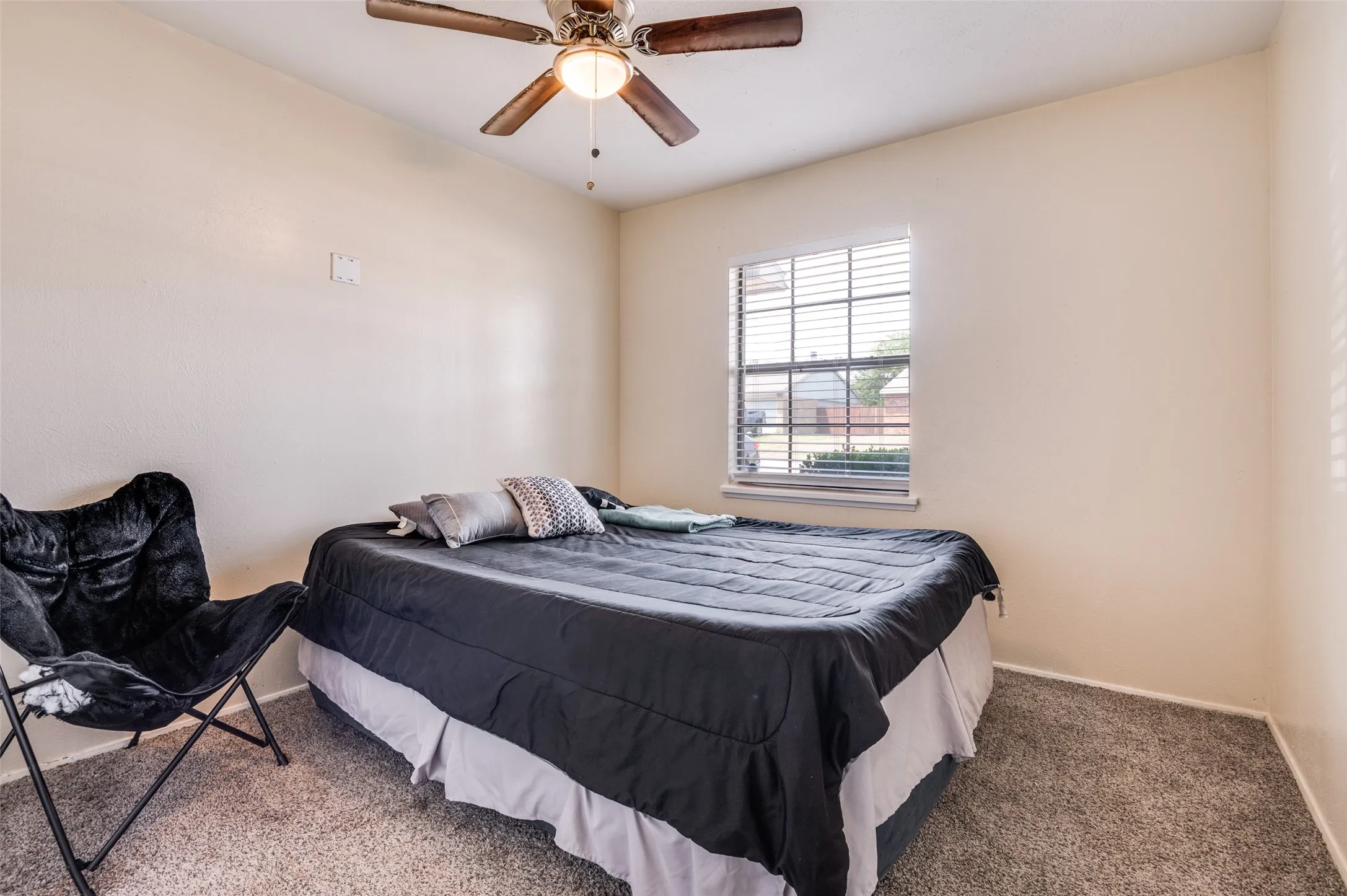 Single Family Residence For Sale in Dallas County , 10222 Red Maple Drive, Dallas, Texas 75249, 3 Bedrooms, 2 Bathrooms, 2 Garage spaces, 1,325 Sqft, built in 1979, Price $282,500, mls#21202013, Real Estate Agent in Dallas, Homes For Sale in Dallas county, Homes For Sale in Dallas, Realtor in Dallas Texas, Real Estate Brokerage Independent Realty Texas, Luminita Cordes Realtor