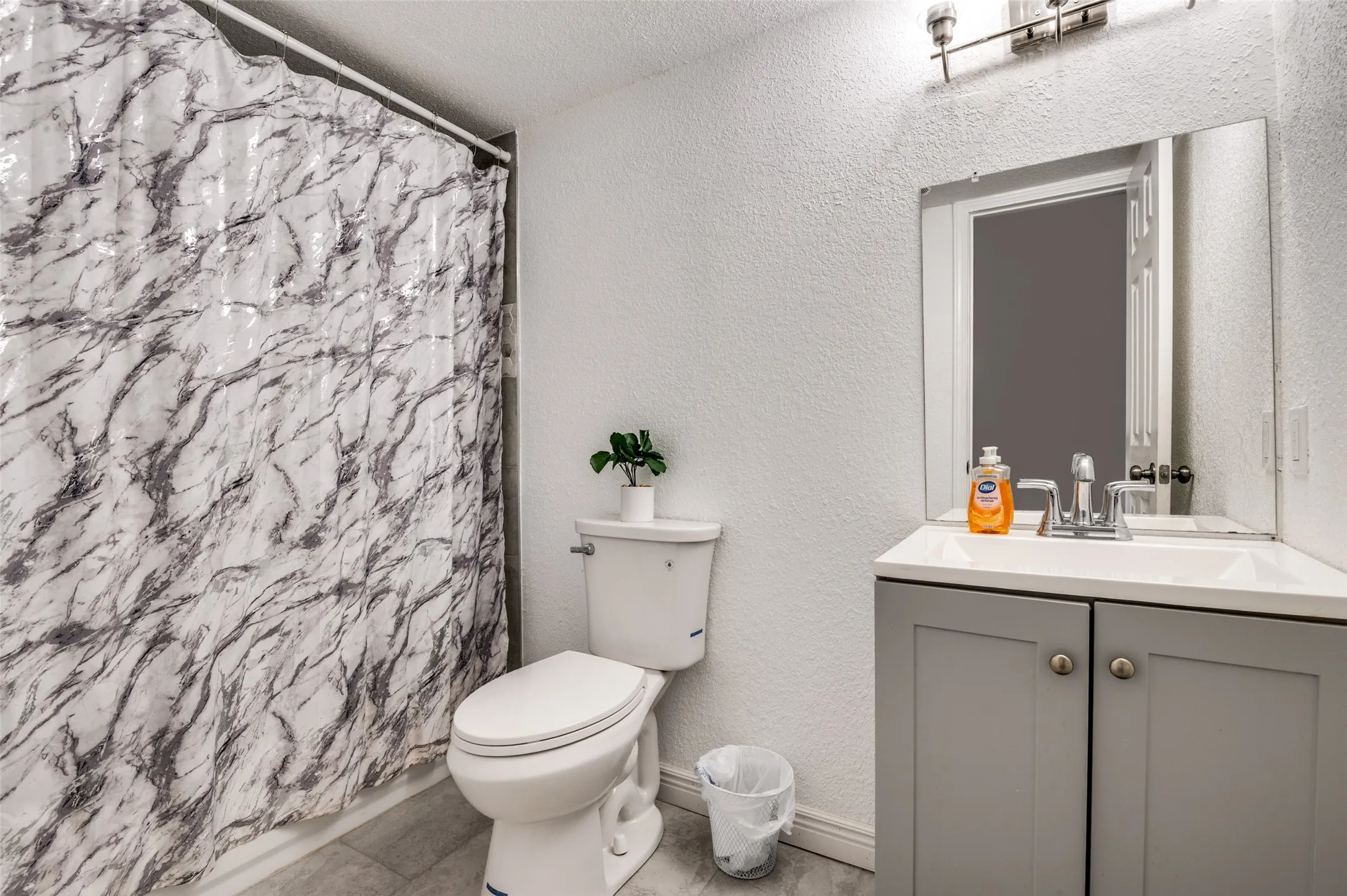 Single Family Residence For Sale in Dallas County , 10222 Red Maple Drive, Dallas, Texas 75249, 3 Bedrooms, 2 Bathrooms, 2 Garage spaces, 1,325 Sqft, built in 1979, Price $282,500, mls#21202013, Real Estate Agent in Dallas, Homes For Sale in Dallas county, Homes For Sale in Dallas, Realtor in Dallas Texas, Real Estate Brokerage Independent Realty Texas, Luminita Cordes Realtor