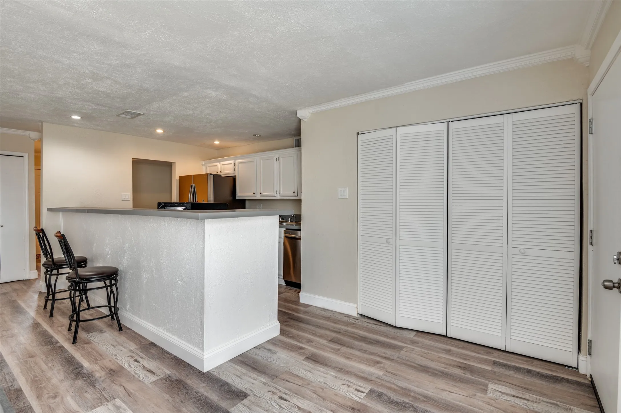 Single Family Residence For Sale in Dallas County , 10222 Red Maple Drive, Dallas, Texas 75249, 3 Bedrooms, 2 Bathrooms, 2 Garage spaces, 1,325 Sqft, built in 1979, Price $282,500, mls#21202013, Real Estate Agent in Dallas, Homes For Sale in Dallas county, Homes For Sale in Dallas, Realtor in Dallas Texas, Real Estate Brokerage Independent Realty Texas, Luminita Cordes Realtor